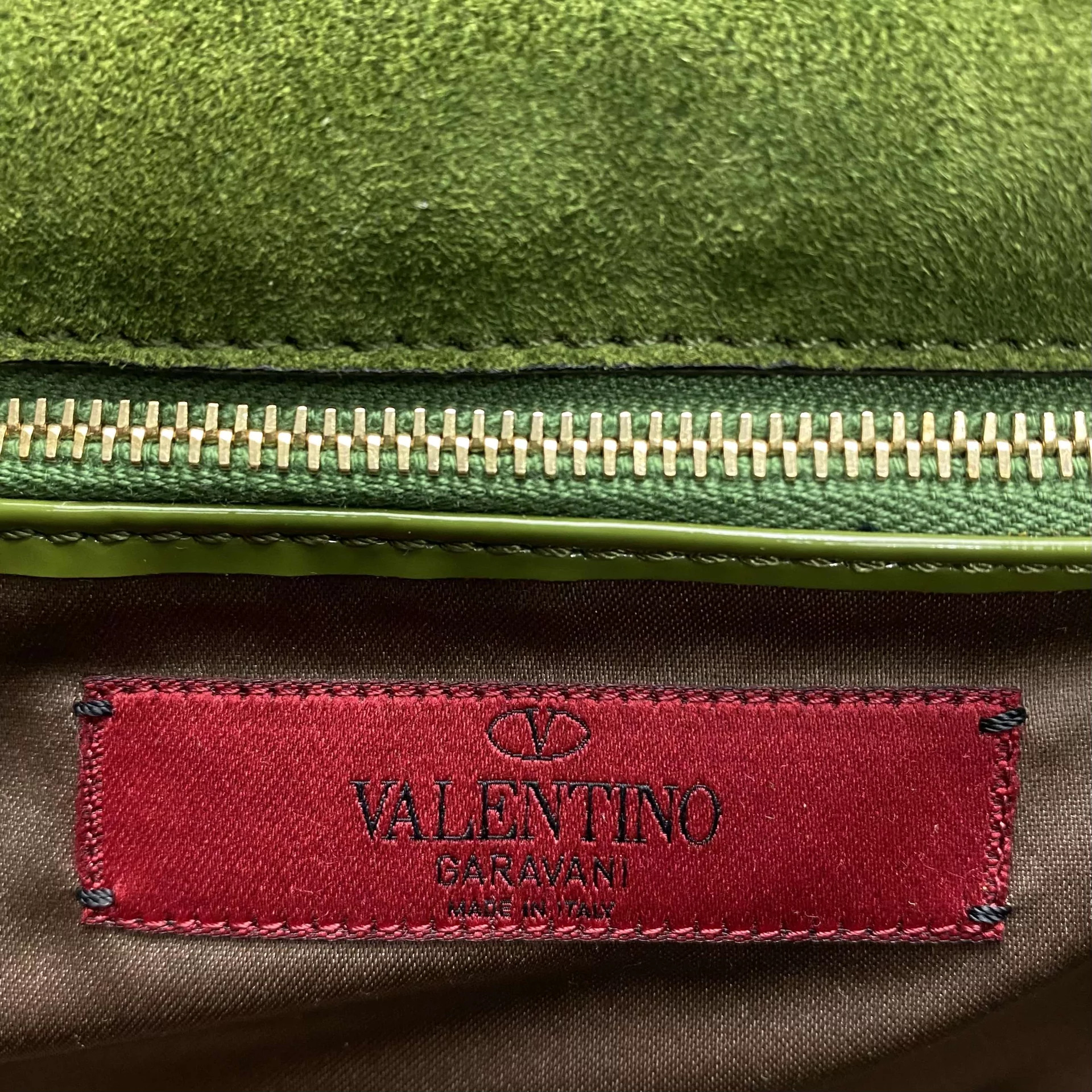 Clutch Valentino Garavani Verniz Verde
