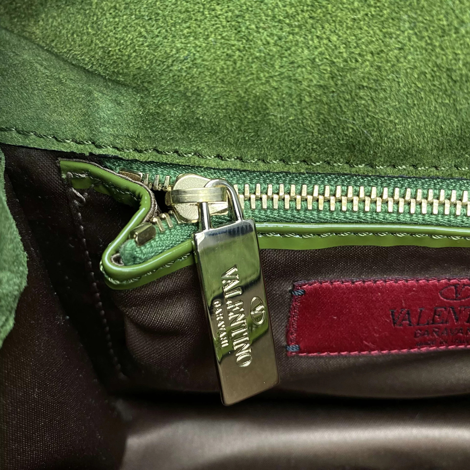 Clutch Valentino Garavani Verniz Verde