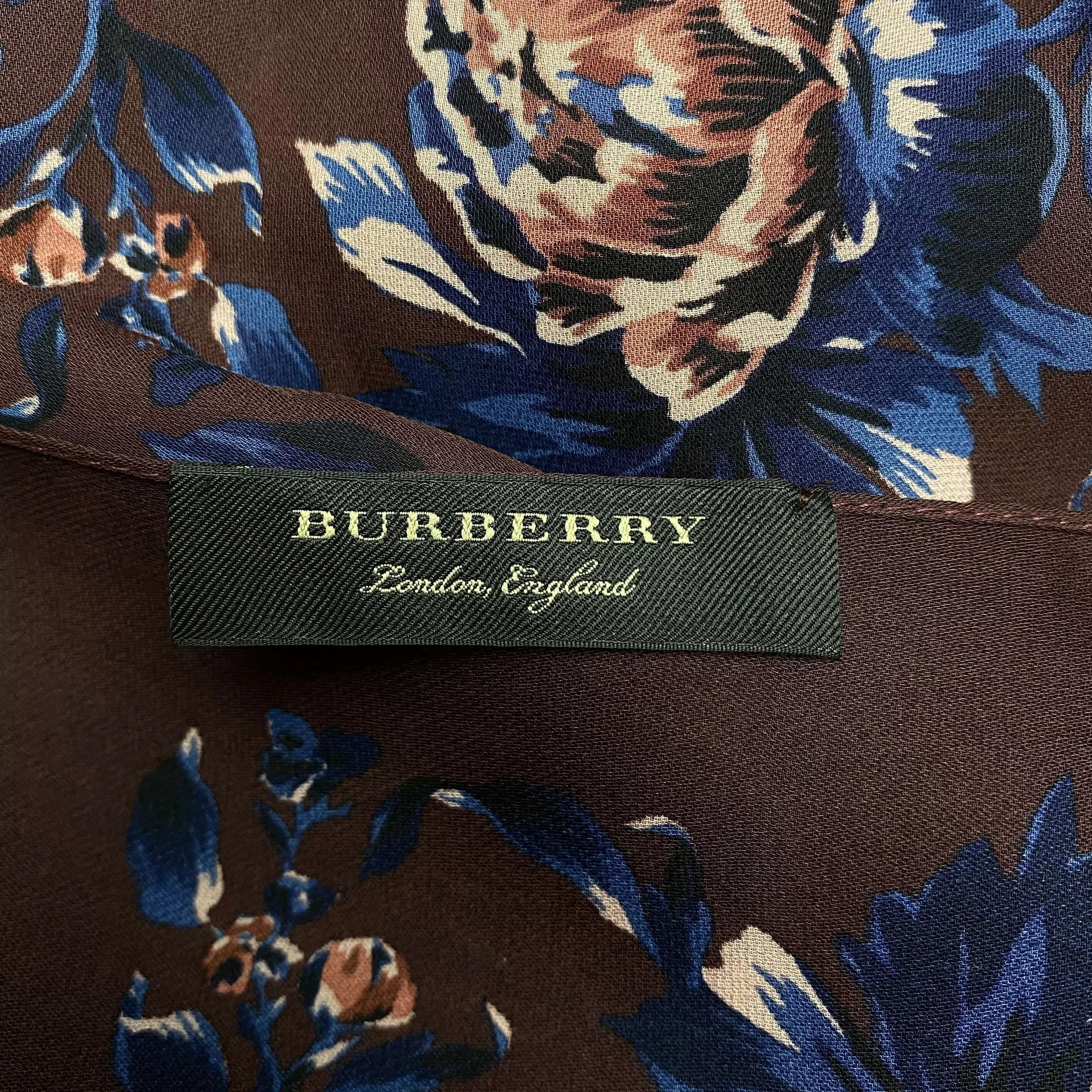 Lenço Burberry Seda Estampado