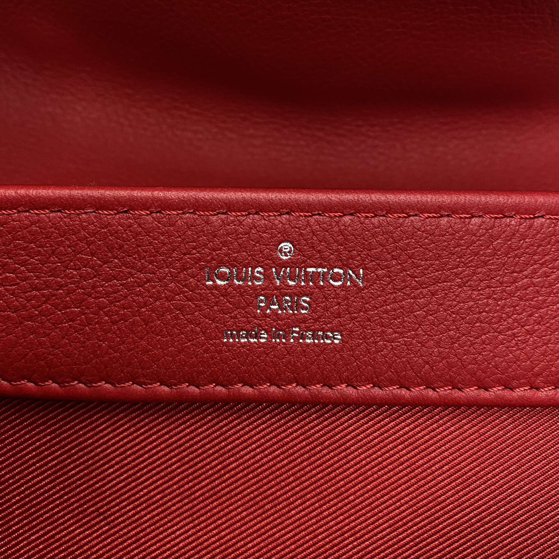 Bolsa Louis Vuitton Lockme II BB Vermelha