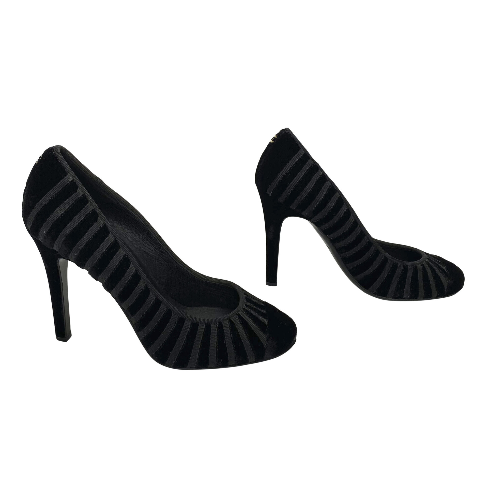 Scarpin Chanel Veludo