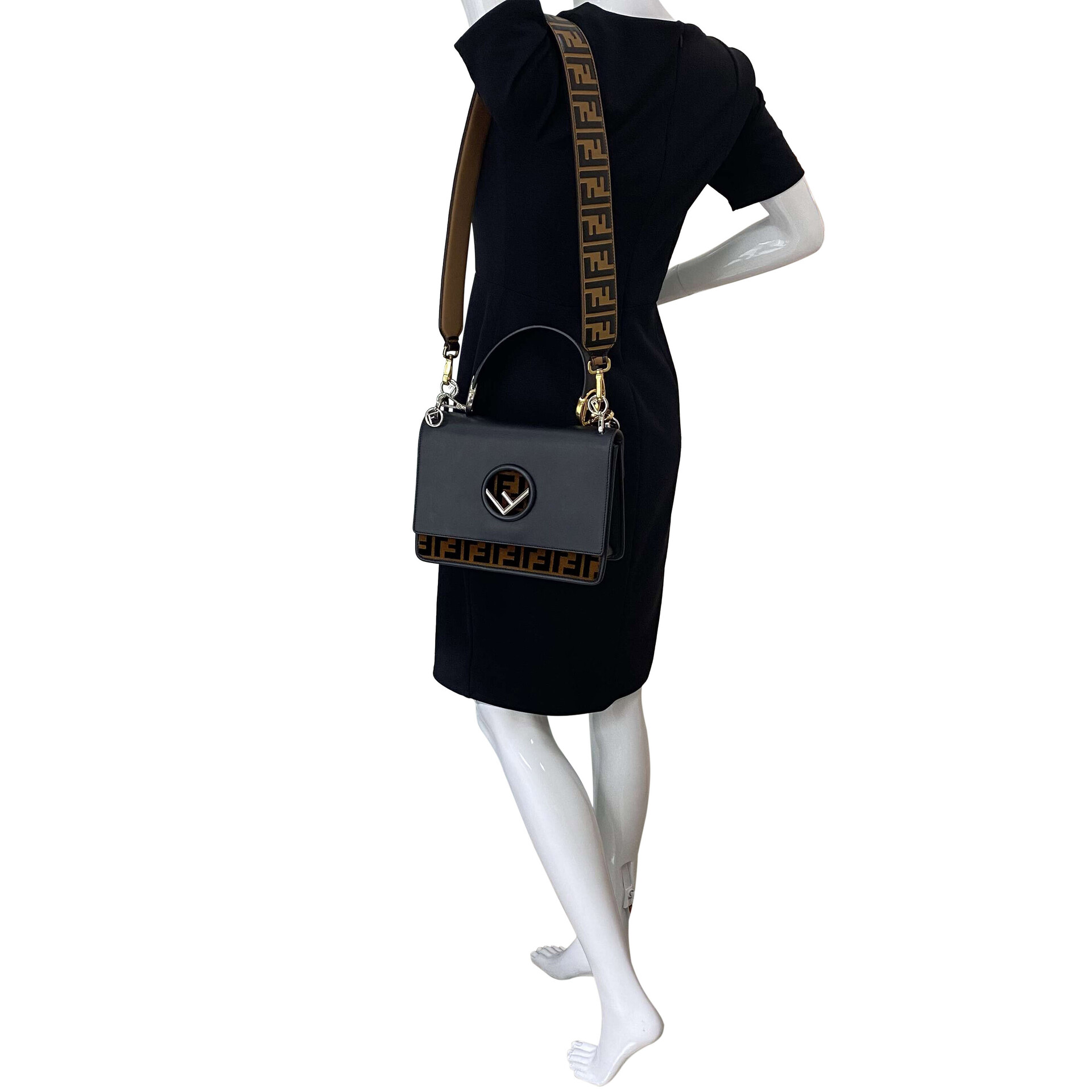 Bolsa Fendi Kan I F Preta com Veludo