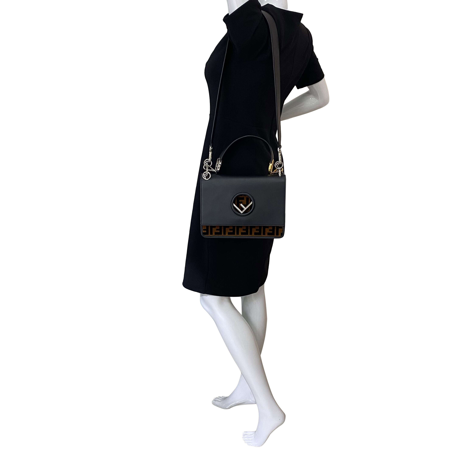 Bolsa Fendi Kan I F Preta com Veludo