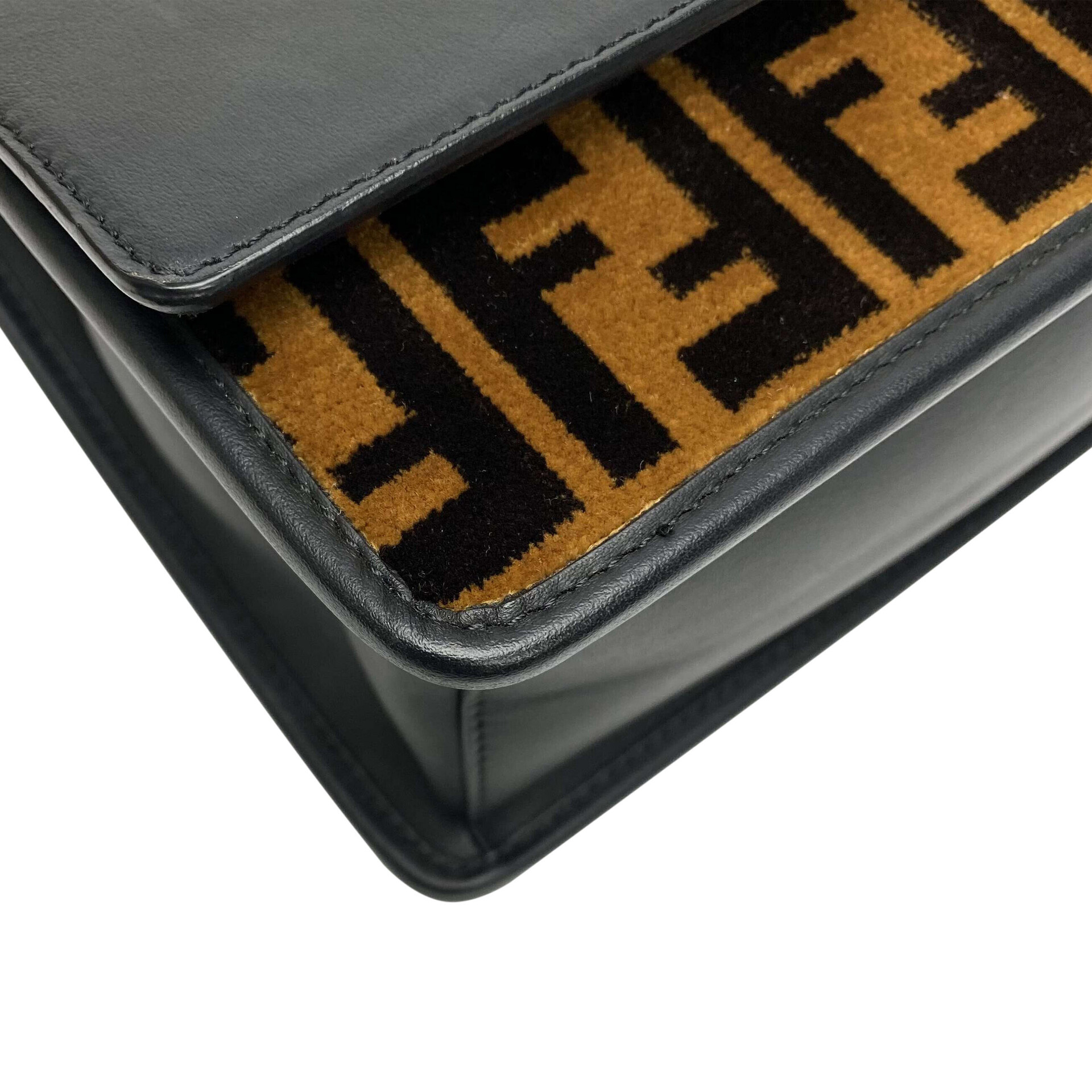 Bolsa Fendi Kan I F Preta com Veludo