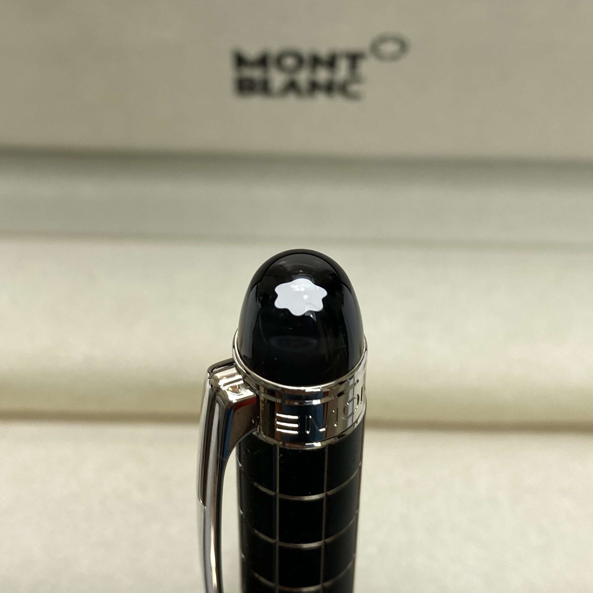 Caneta Montblanc Starwalker Quadriculada
