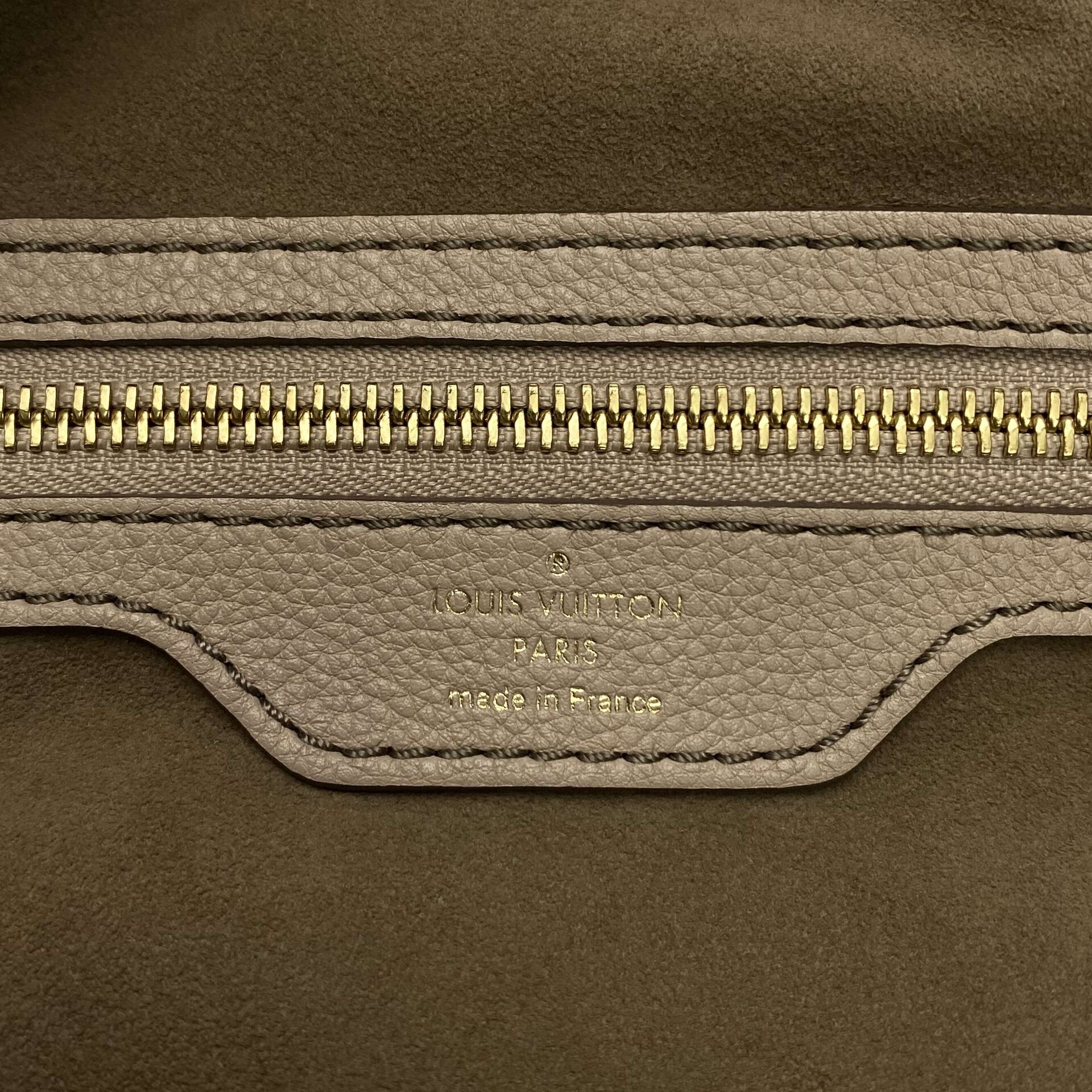 Bolsa Louis Vuitton Mahina Hobo Nude