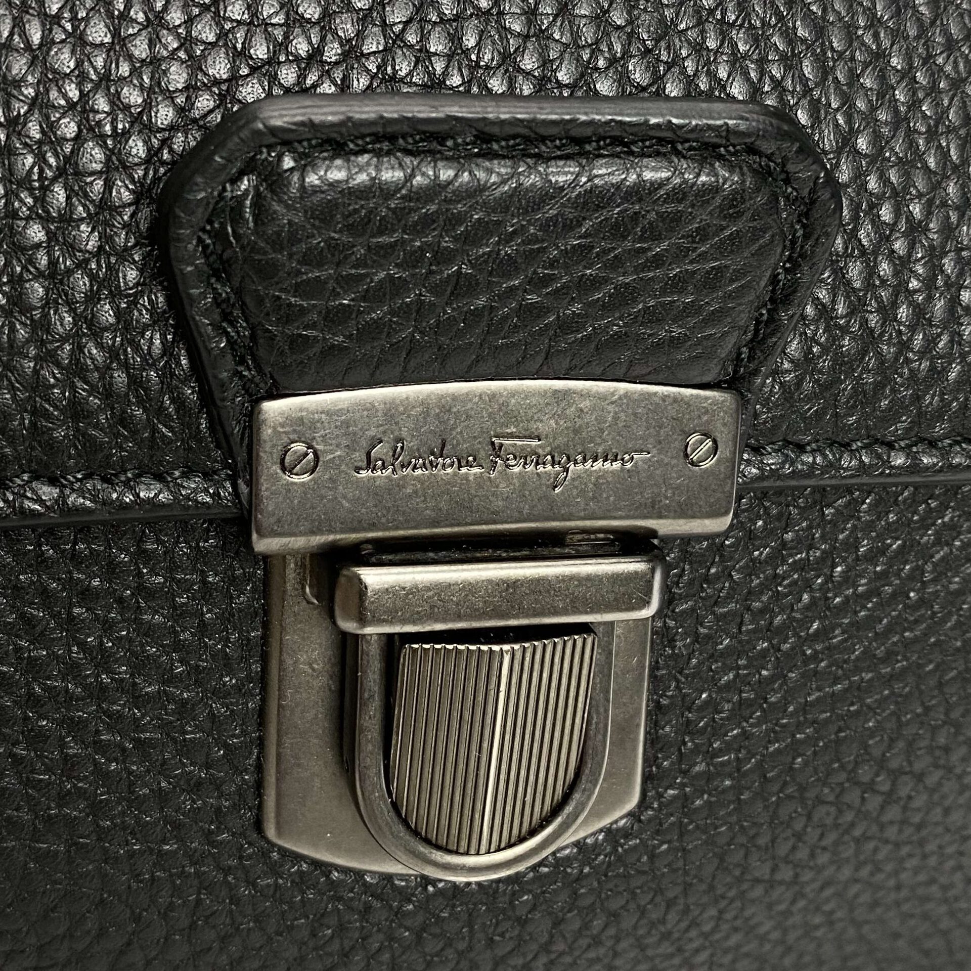 Bolsa Salvatore Ferragamo Couro Preto