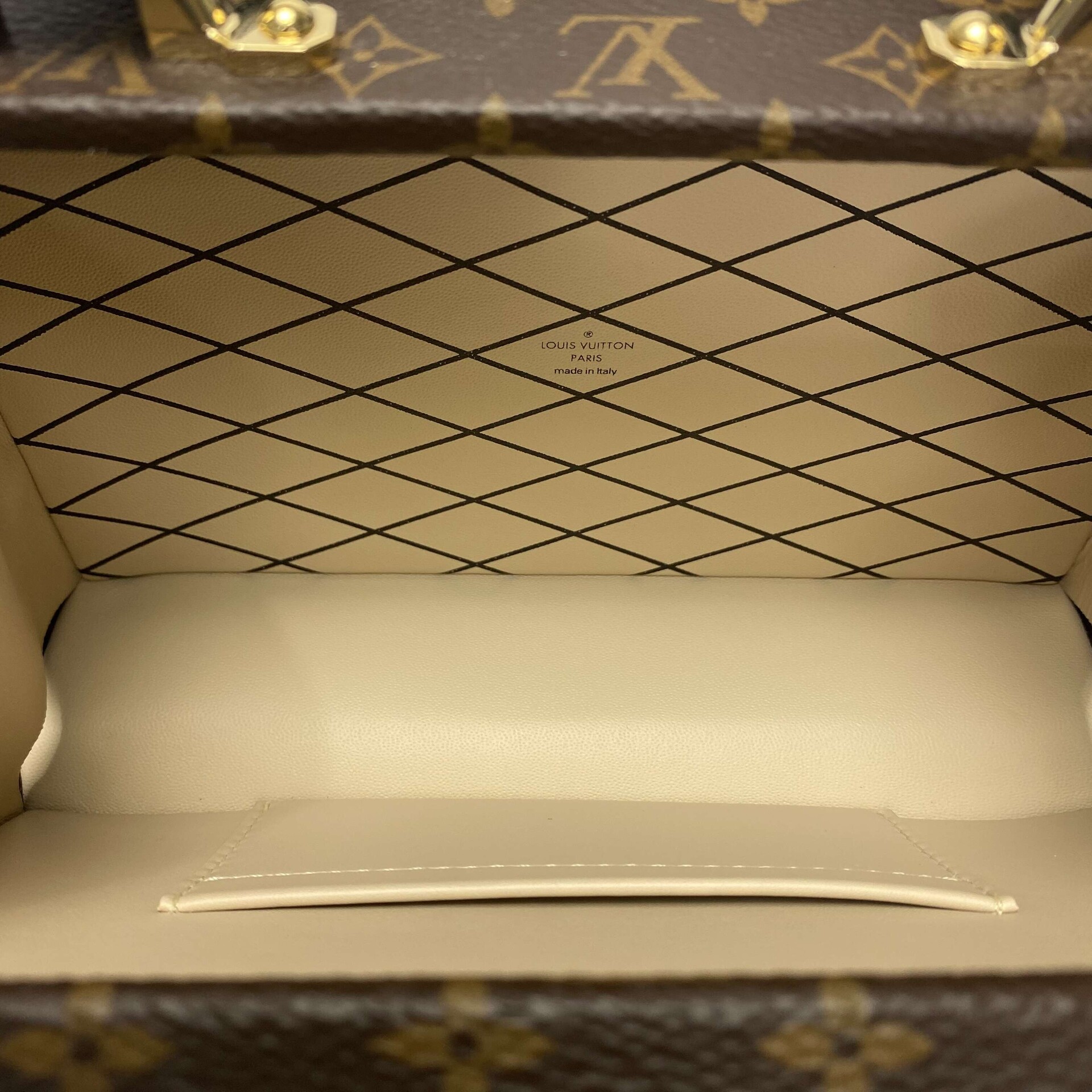 Bolsa Louis Vuitton Petite Malle Capitale