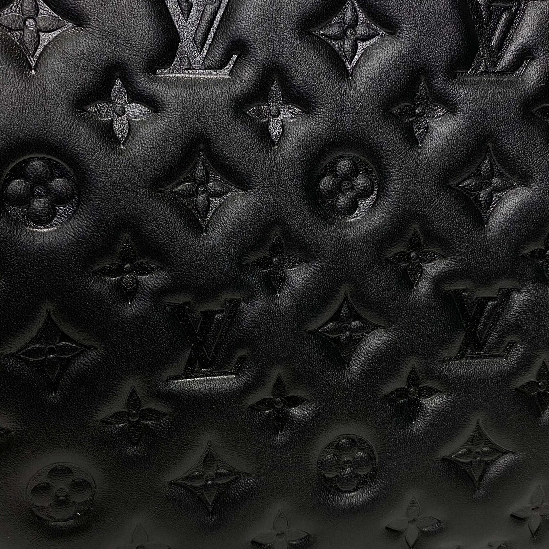 Bolsa Louis Vuitton Coussin Preta