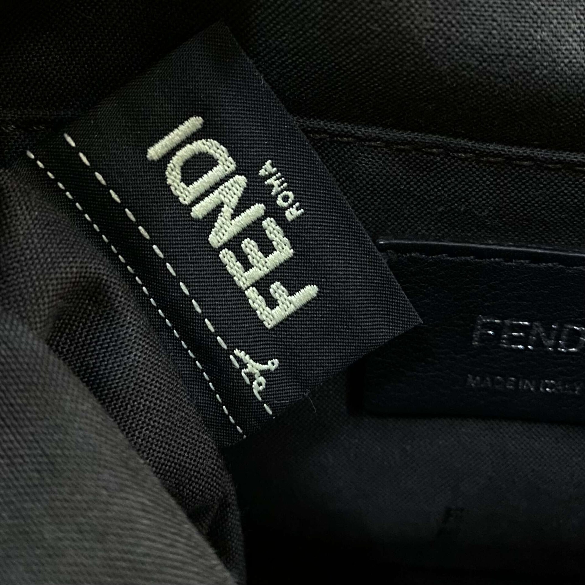 Bolsa Fendi W / Anana's Keychain Couro Verde
