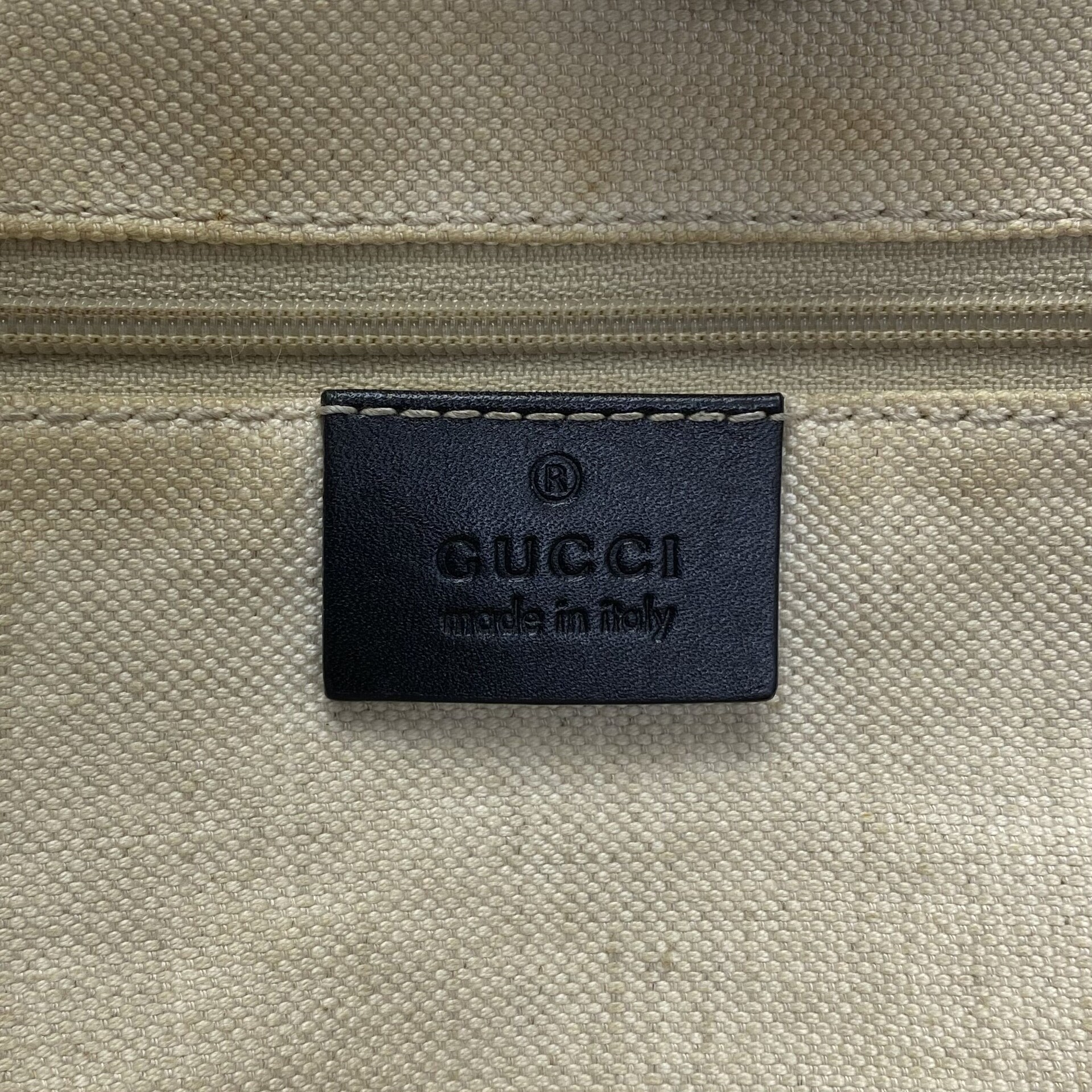 Bolsa Gucci GG Canvas Sukey