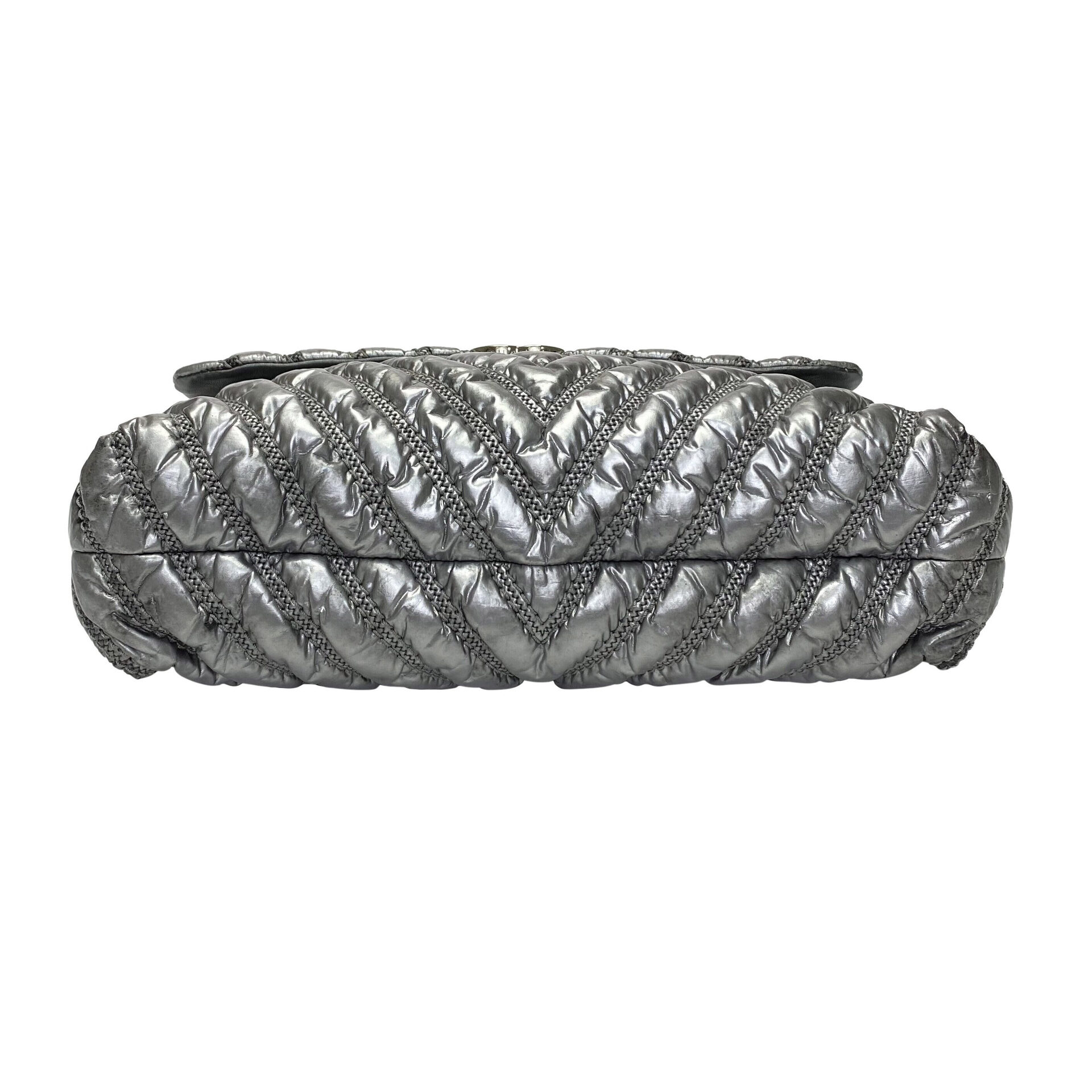 Bolsa Chanel Metallic Lame Chevron
