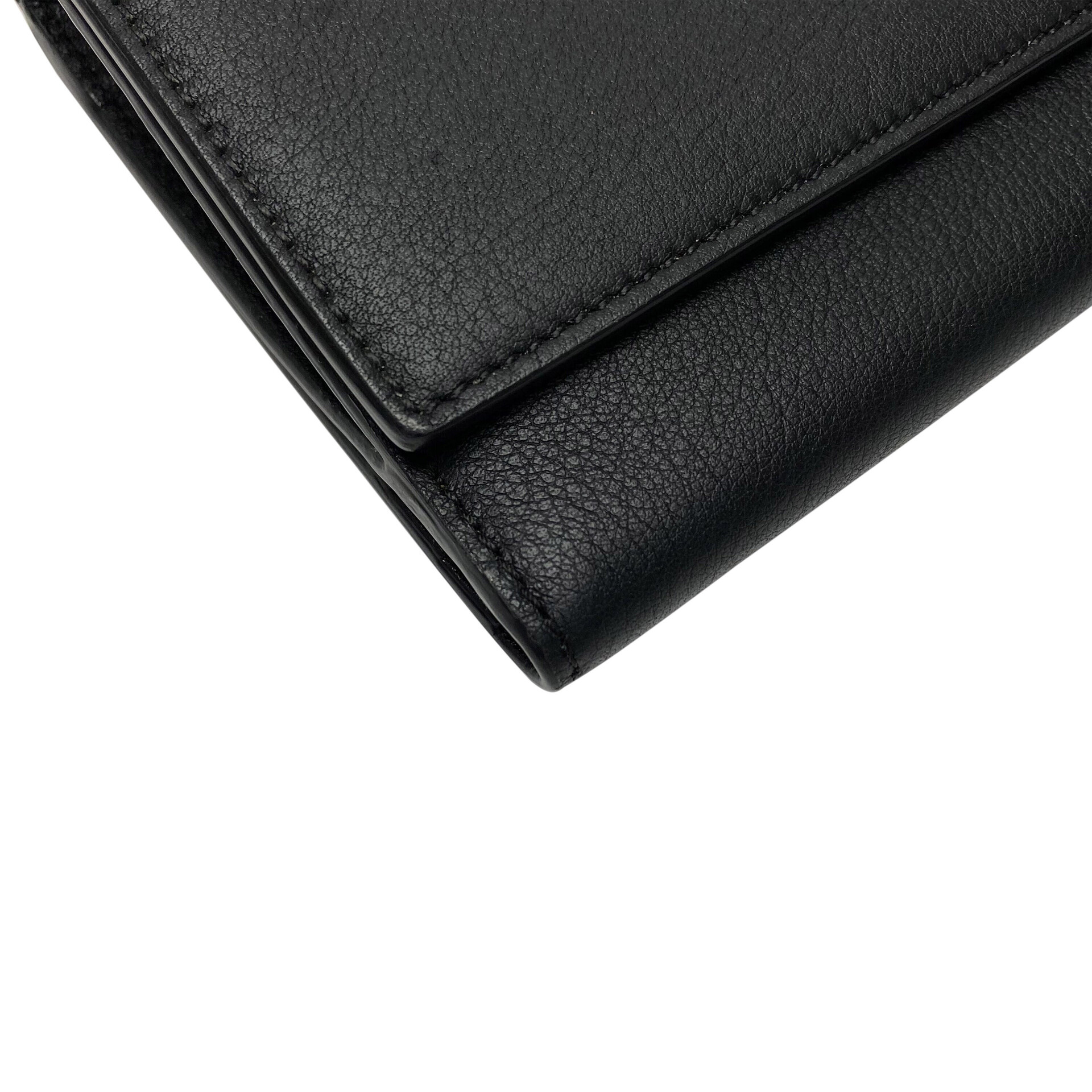 Carteira Fendi Peekaboo Preta