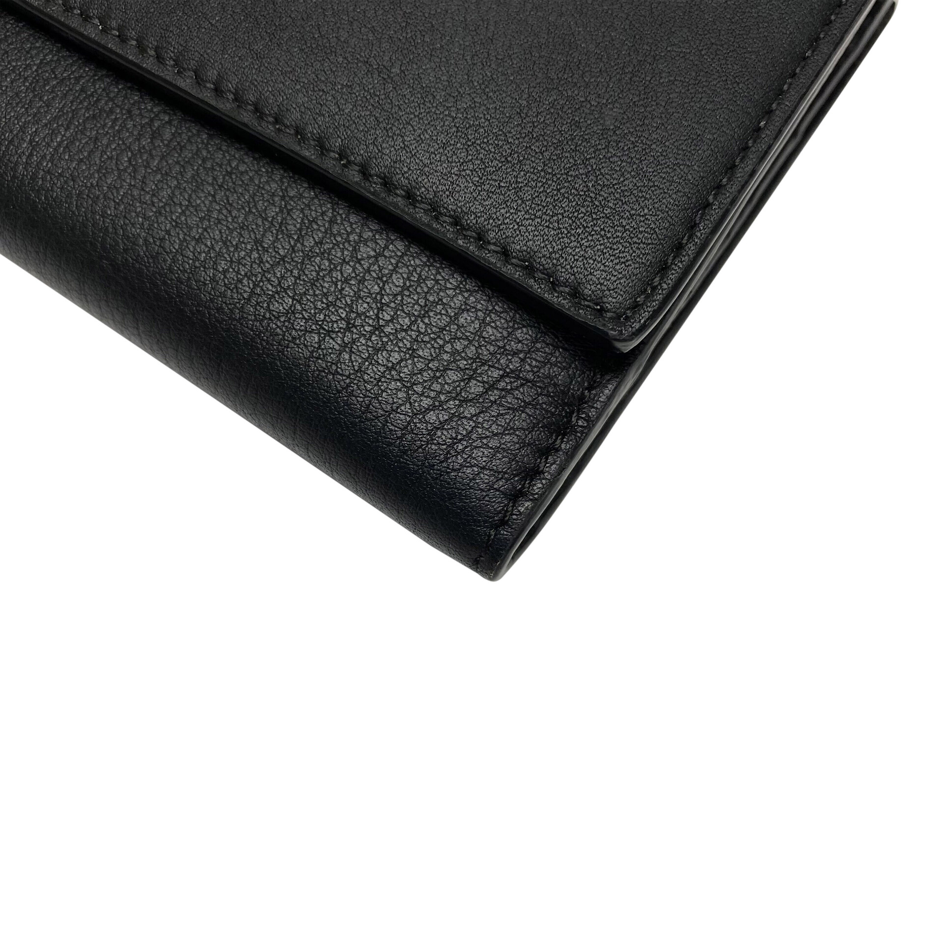 Carteira Fendi Peekaboo Preta