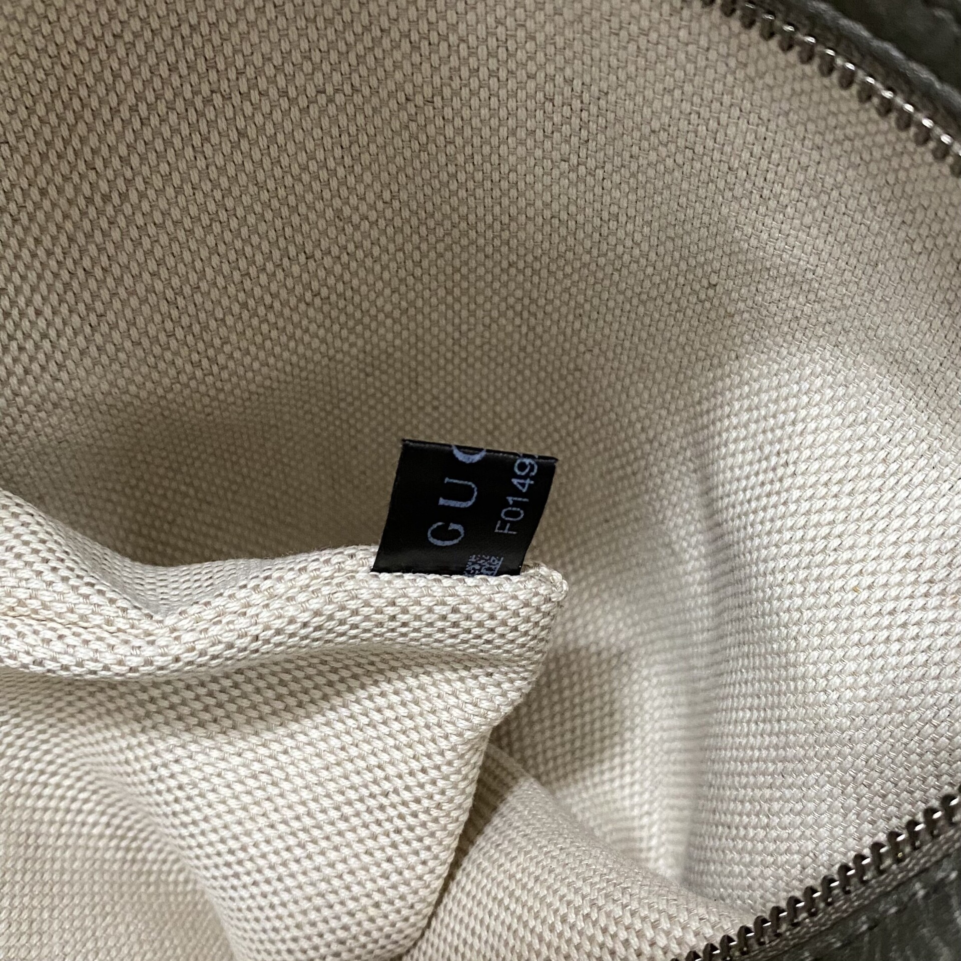 Bolsa Gucci Soho Cinza