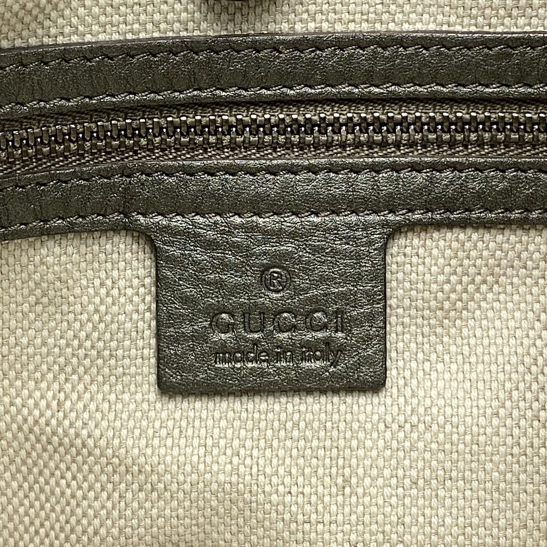 Bolsa Gucci Soho Cinza