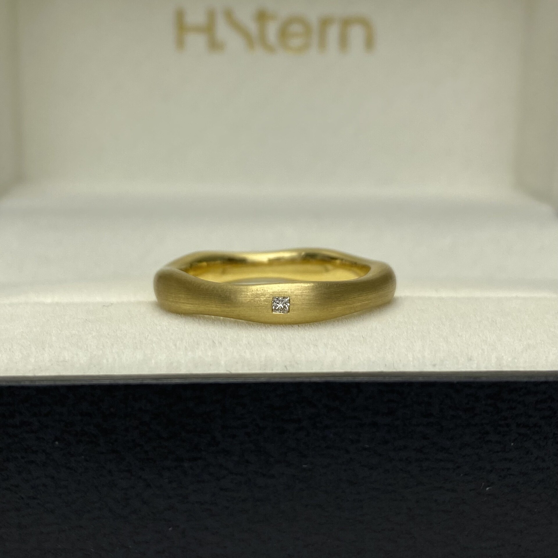 Aliança HStern Constanza Ouro Amarelo com Diamante