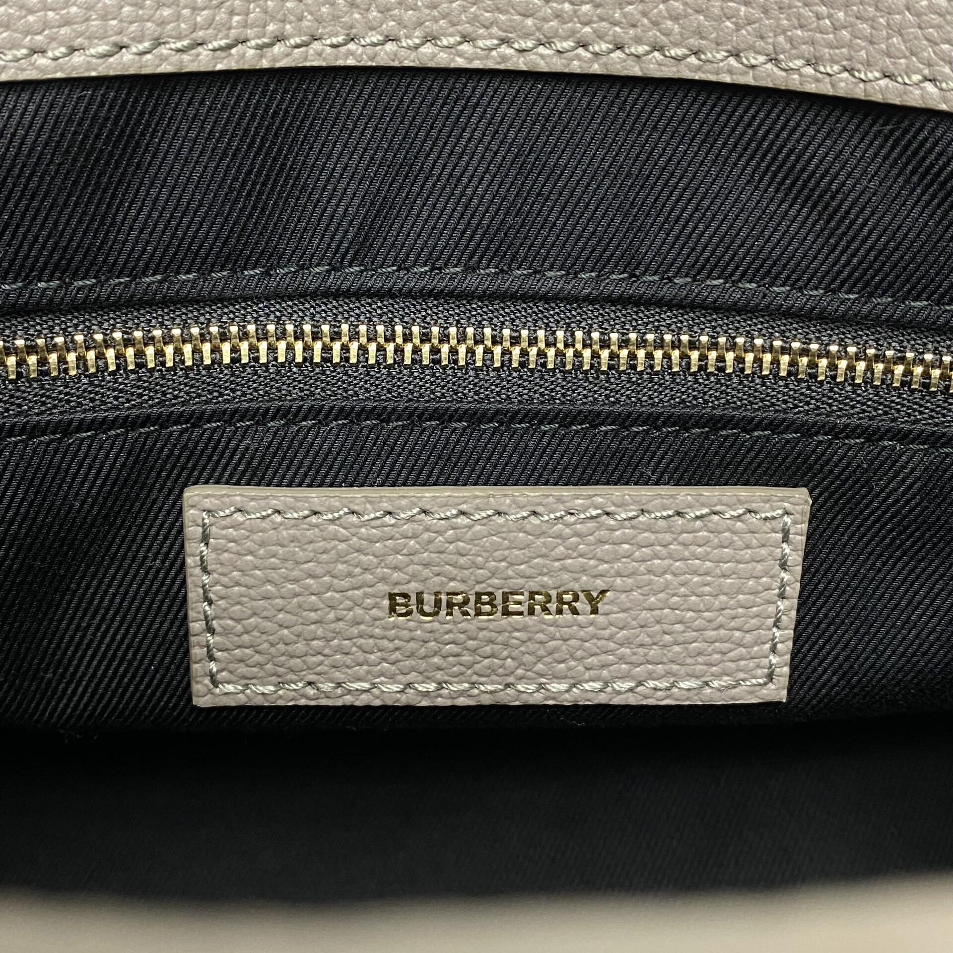 Bolsa Burberry Banner Couro Cinza Pequena