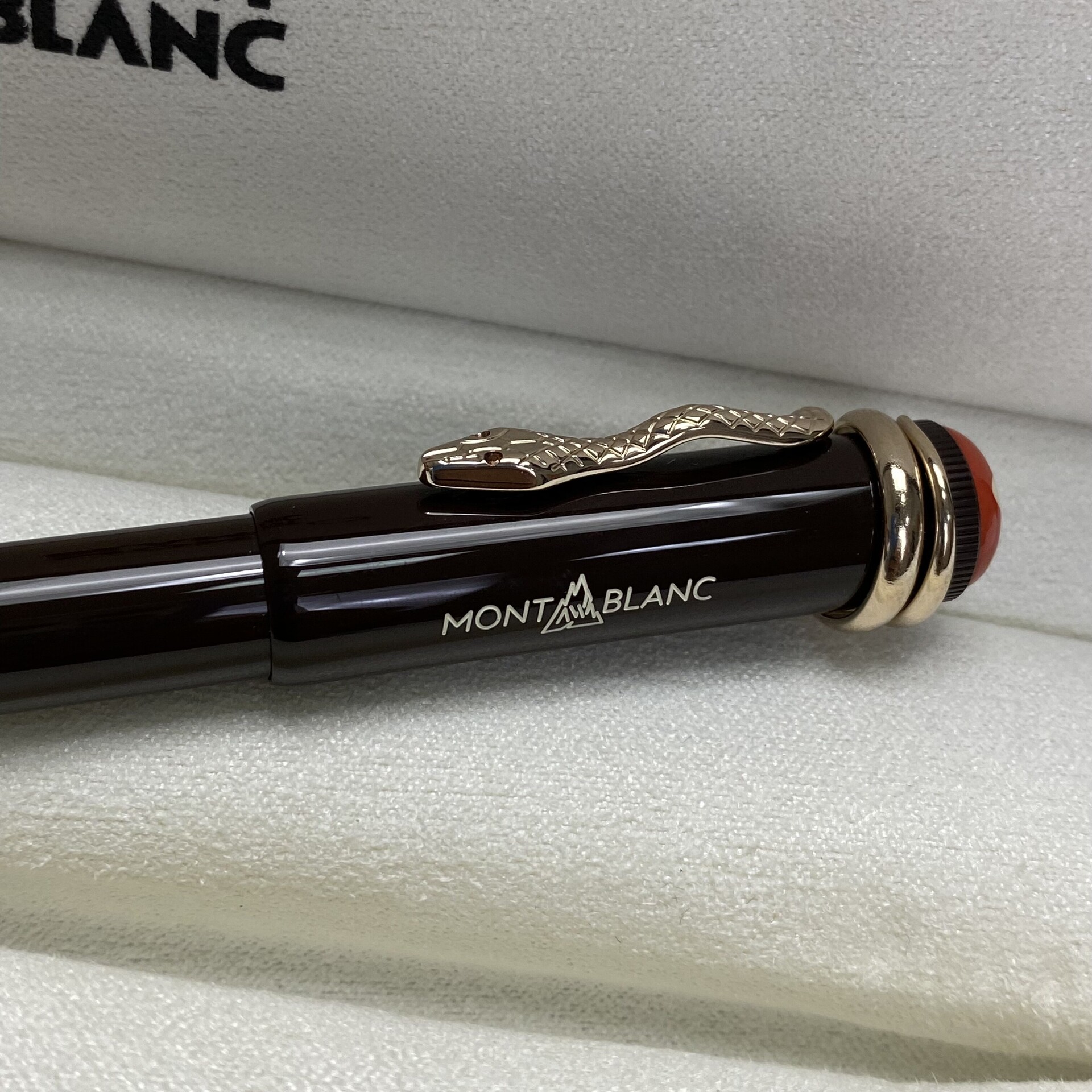 Caneta Montblanc Heritage Rouge & Noir Tropic Brow -  Special Edition Ballpoint
