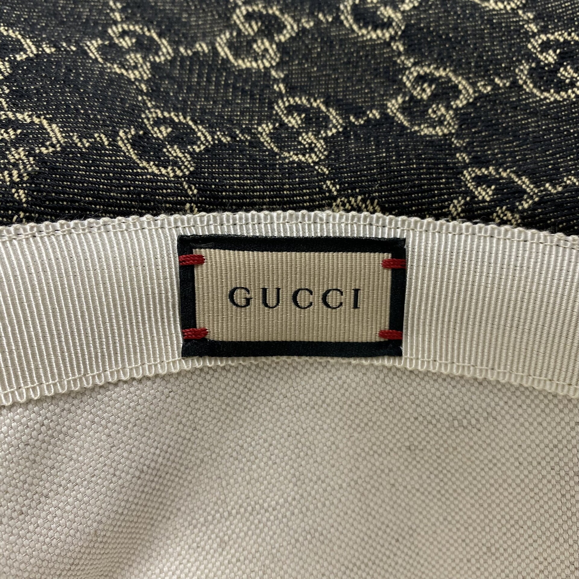 Chapéu Gucci GG Bucket GG