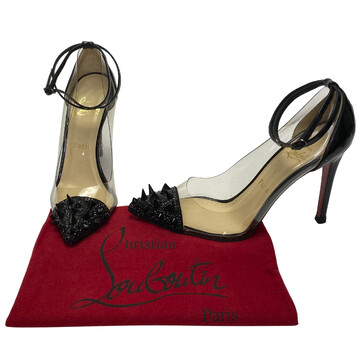 Scarpin Christian Louboutin Preto com Spikes