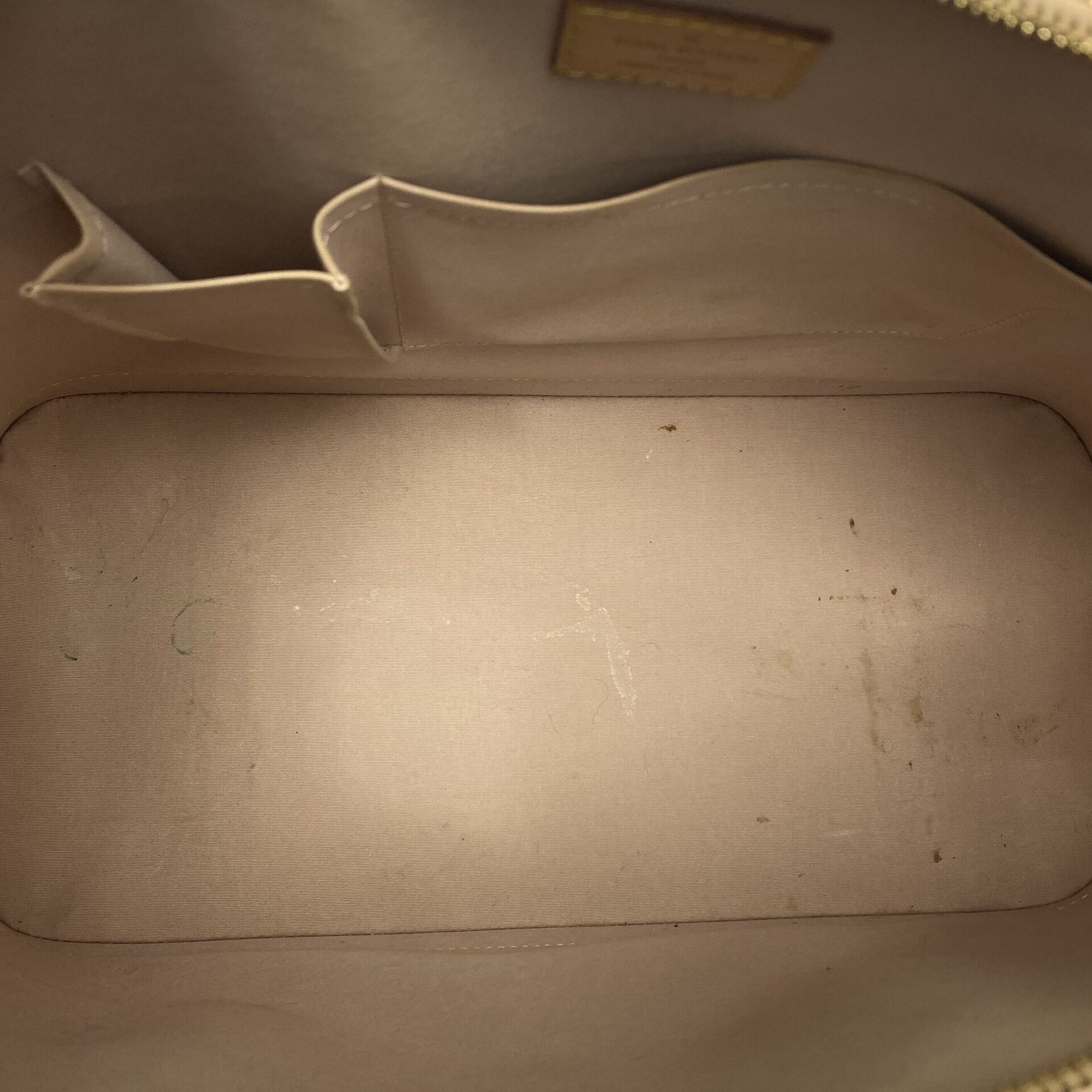 Bolsa Louis Vuitton Alma GM Verniz