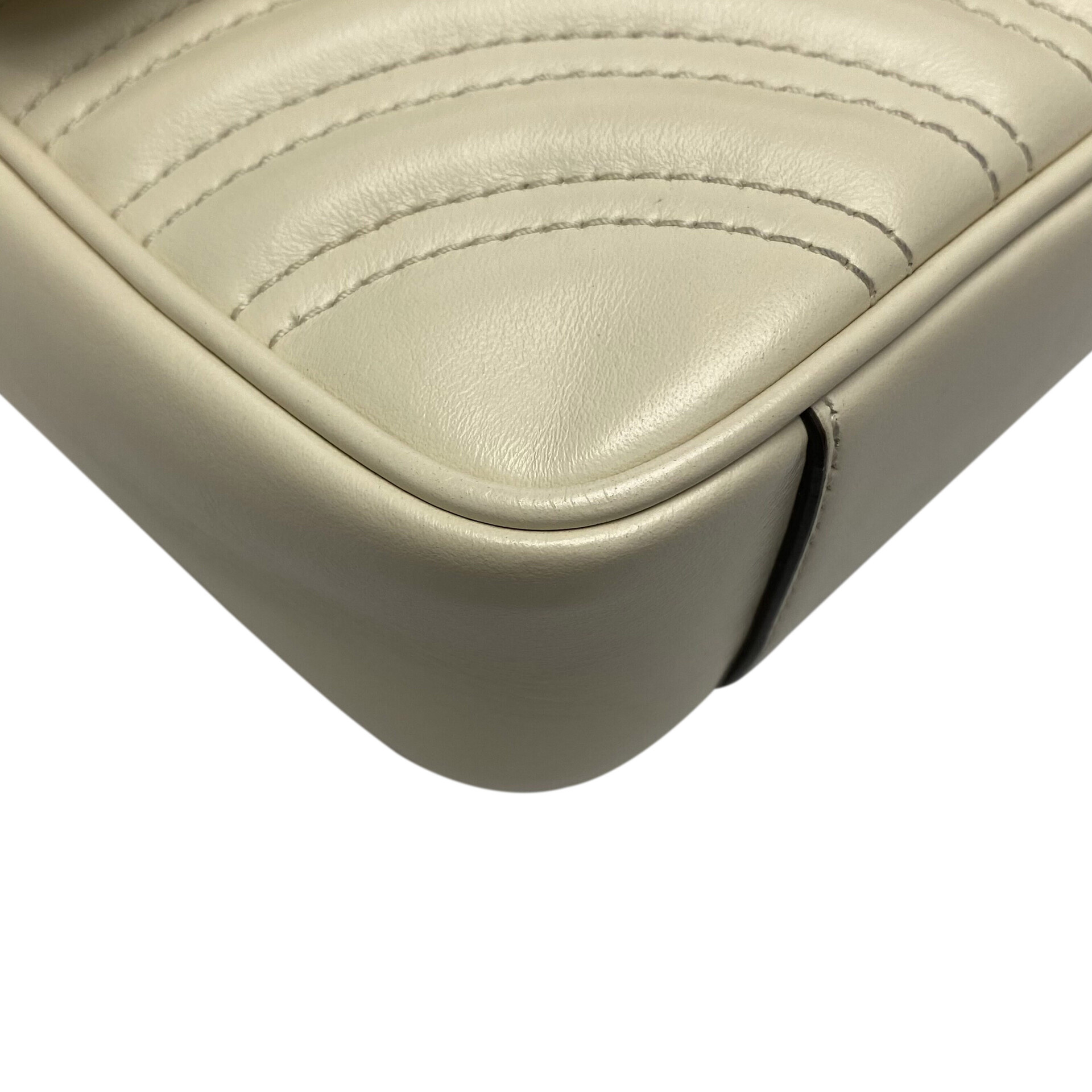 Bolsa Gucci GG Marmont Off White