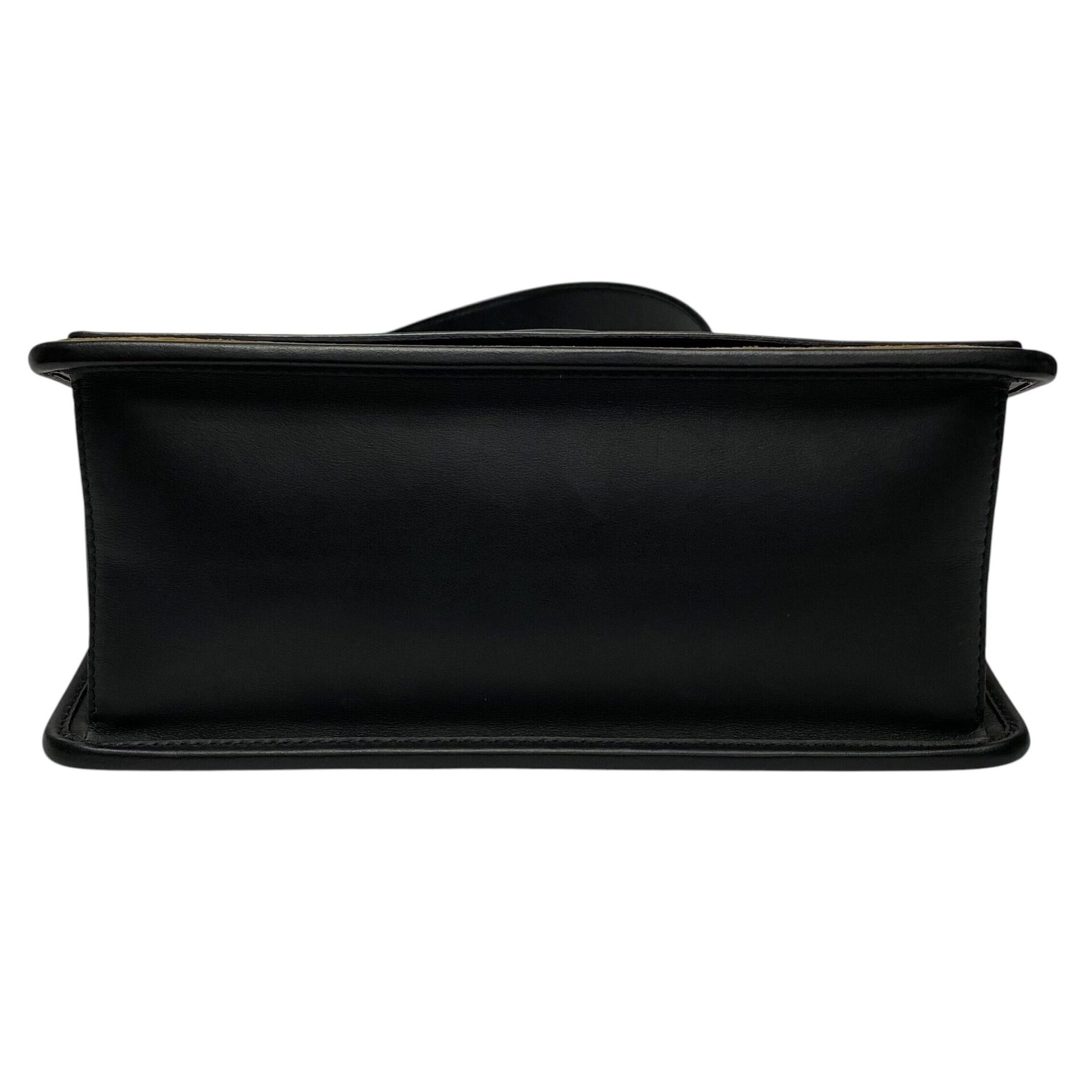 Bolsa Fendi Kan I F Preta com Veludo