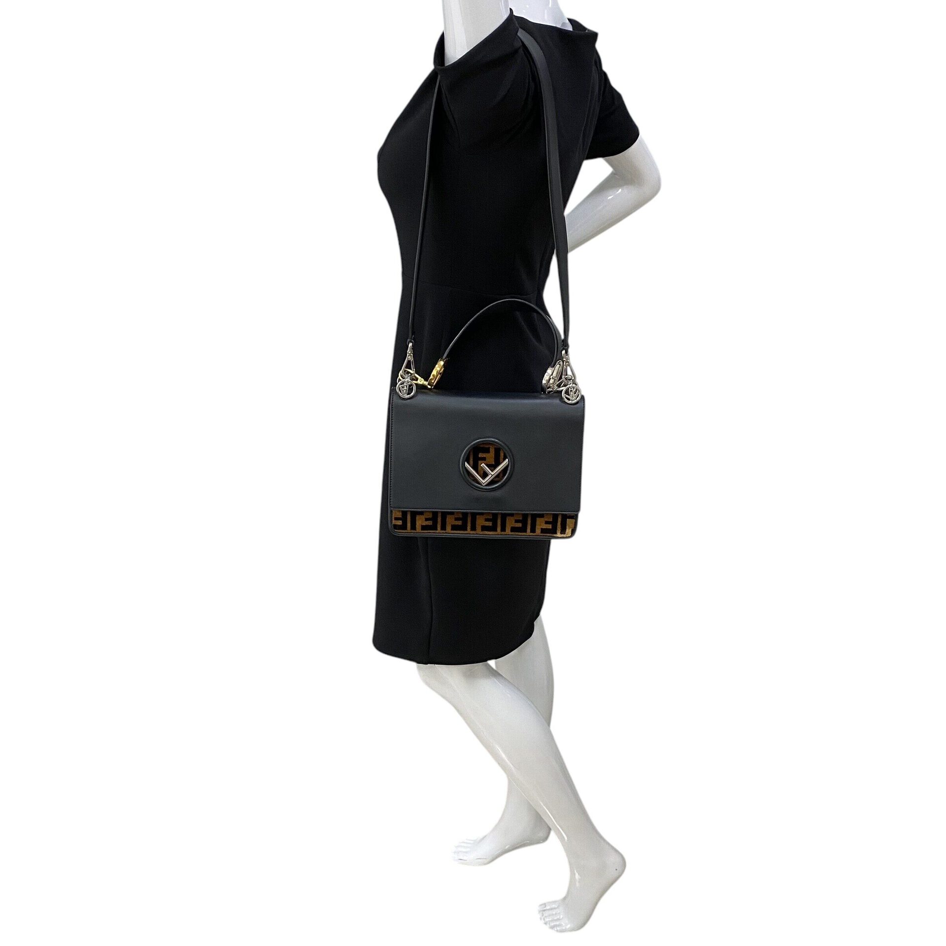 Bolsa Fendi Kan I F Preta com Veludo