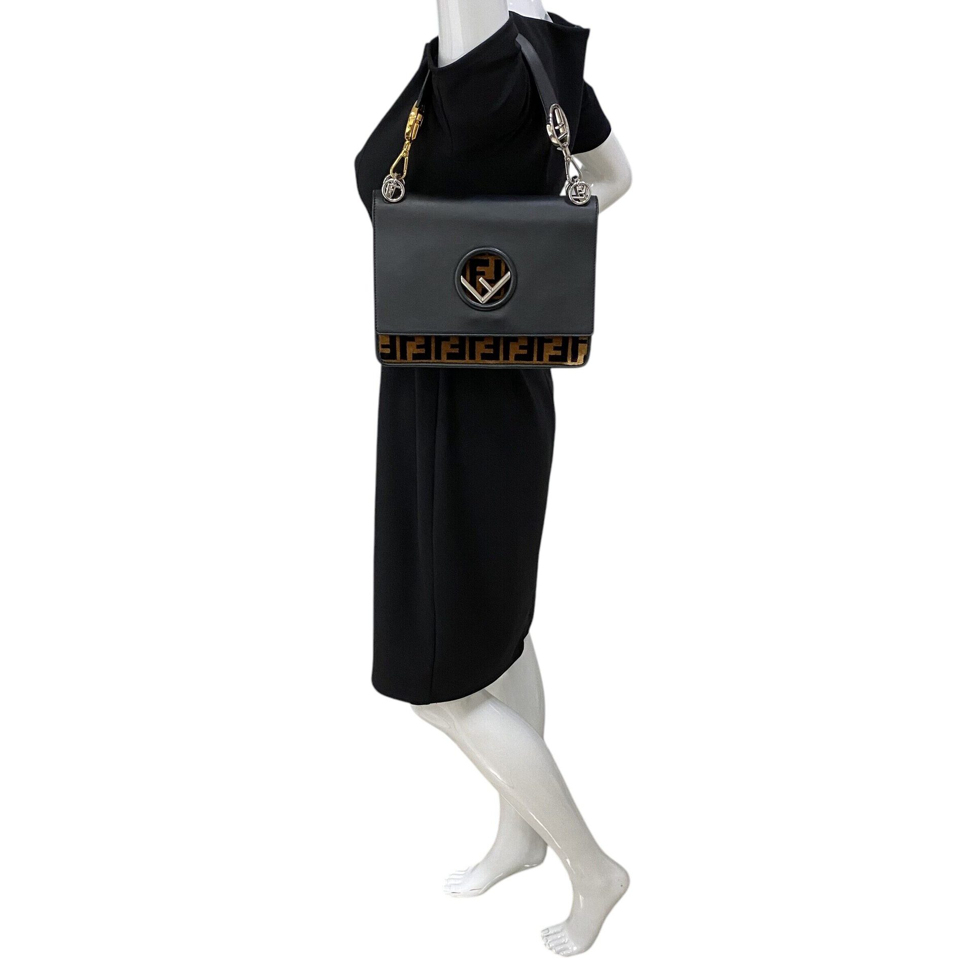 Bolsa Fendi Kan I F Preta com Veludo