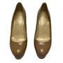 Scarpin Christian Louboutin Bianca 120 Verniz Bege