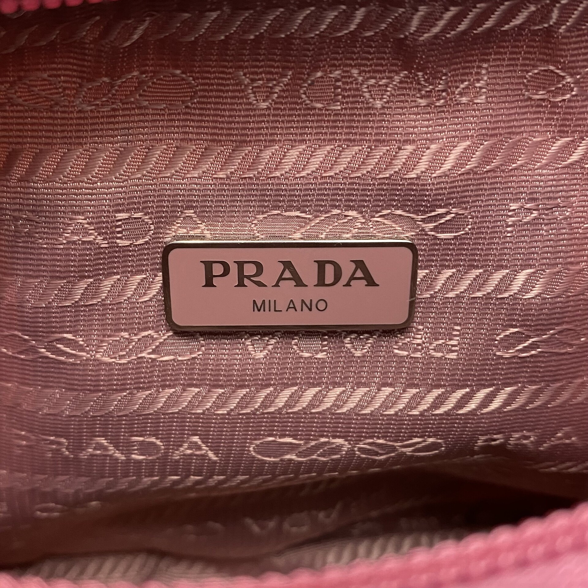 Bolsa Prada Re-Edition Nylon Rosa