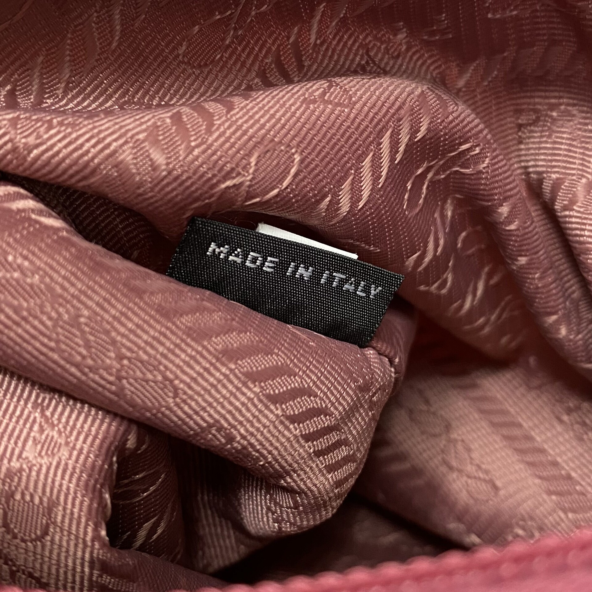 Bolsa Prada Re-Edition Nylon Rosa