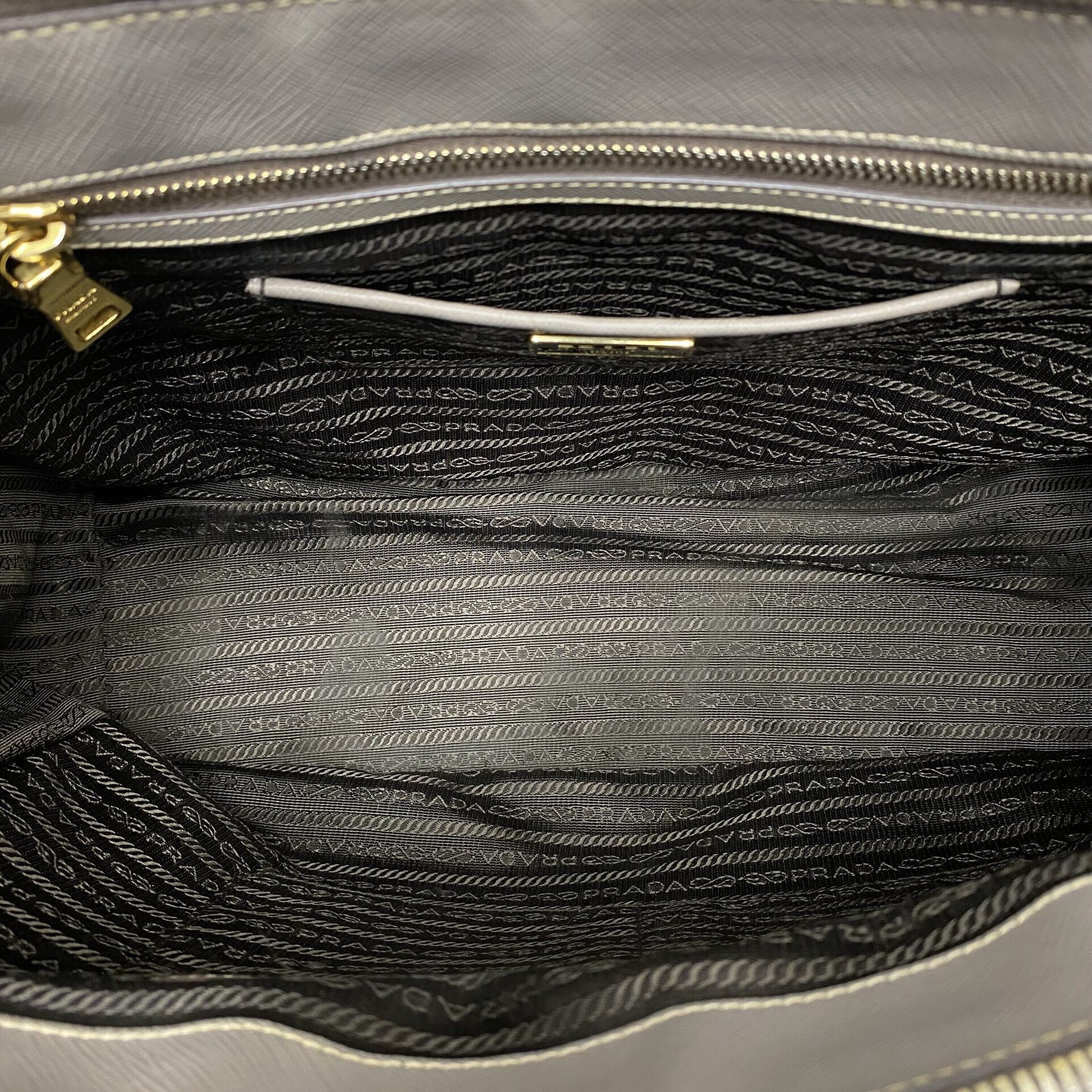Bolsa Prada Galleria Saffiano Cinza