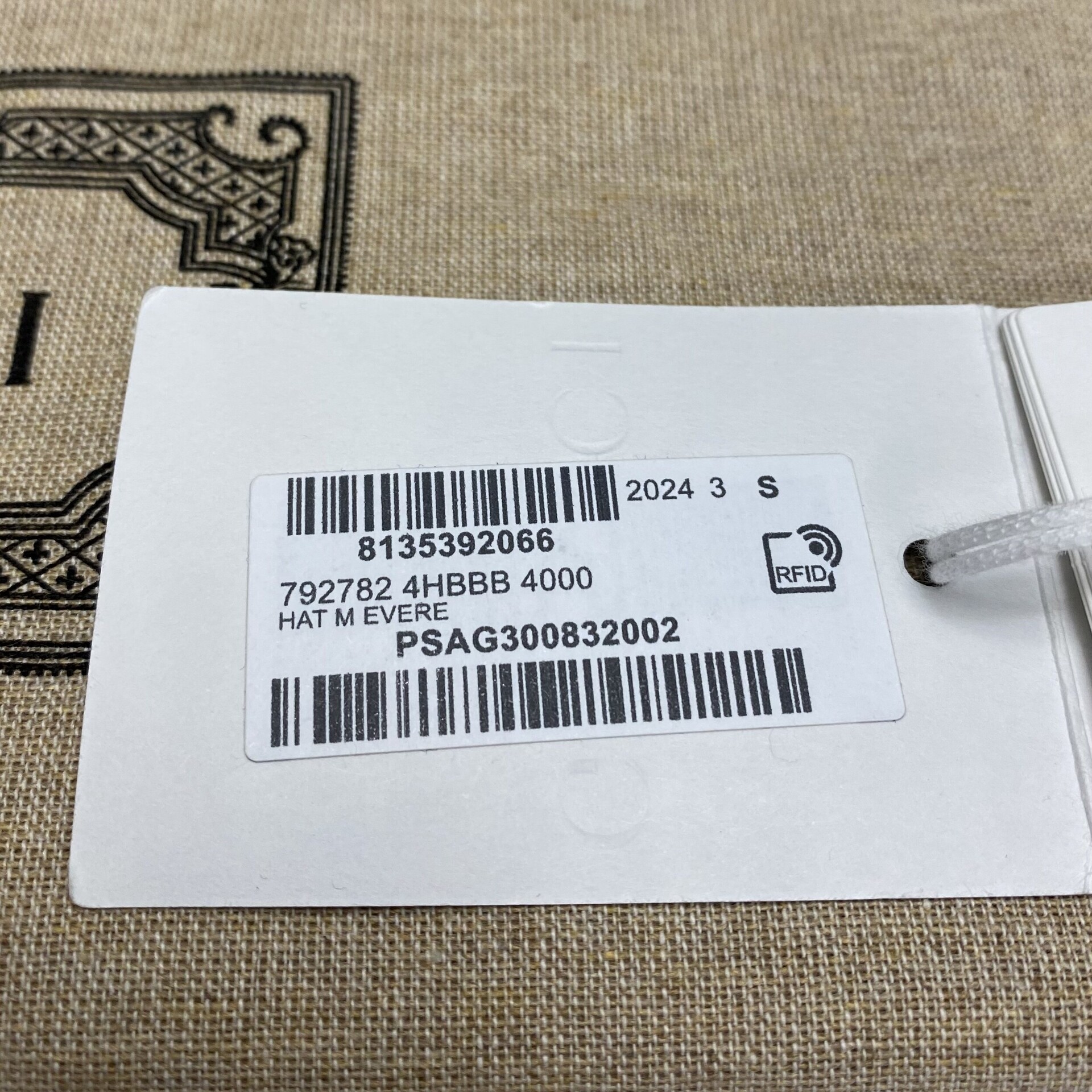 Boné Gucci Logo Bordado