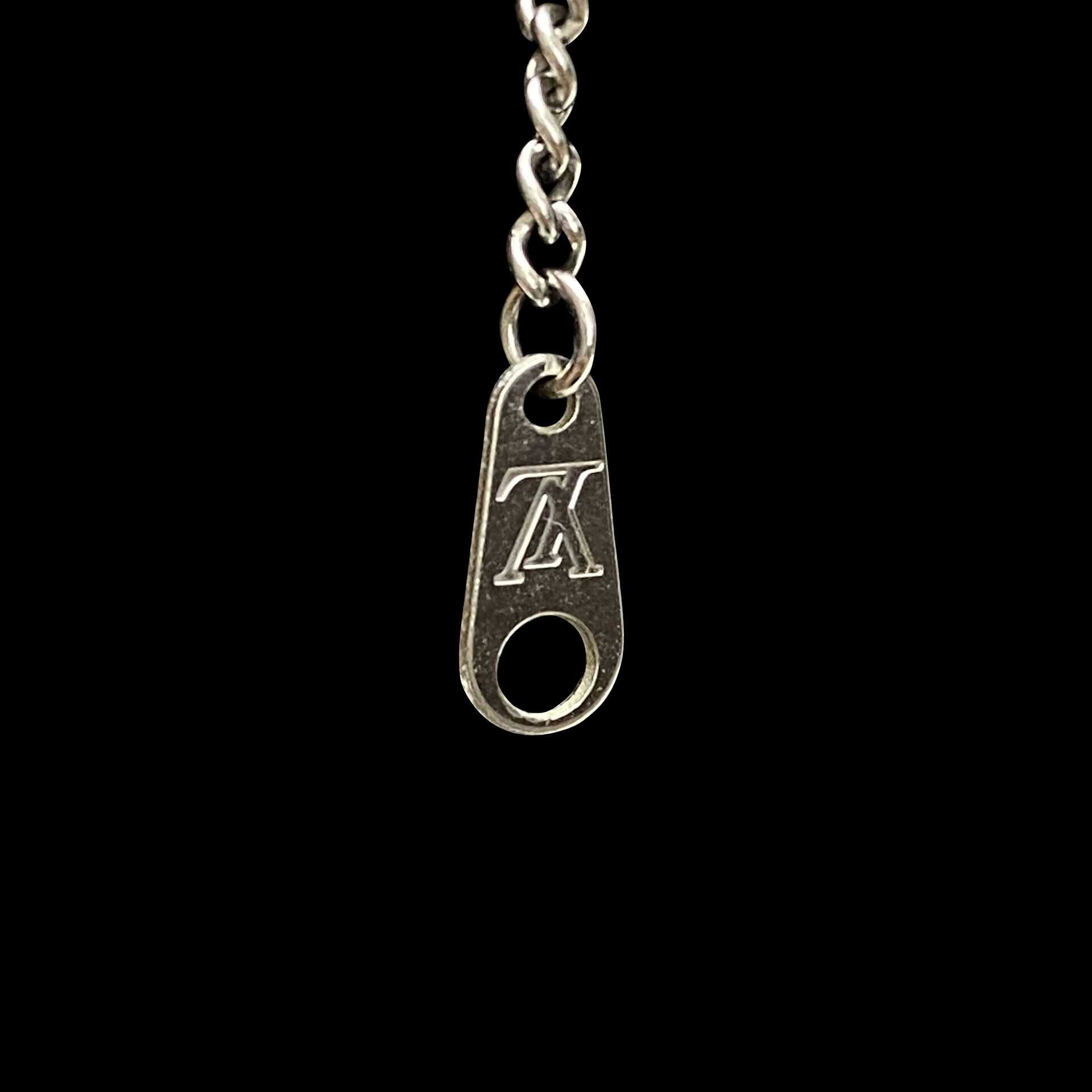 Colar Louis Vuitton Pingente LV Instinct