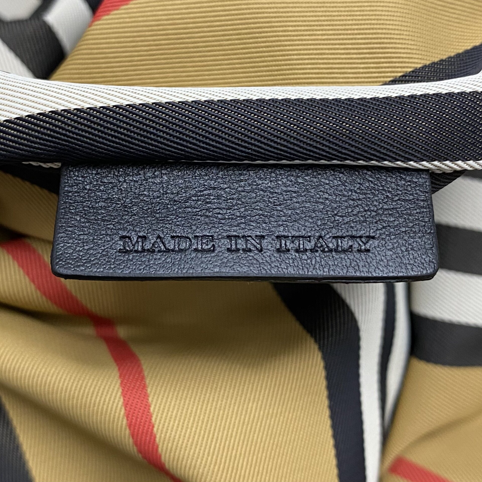 Bolsa Burberry Kingdom Preta