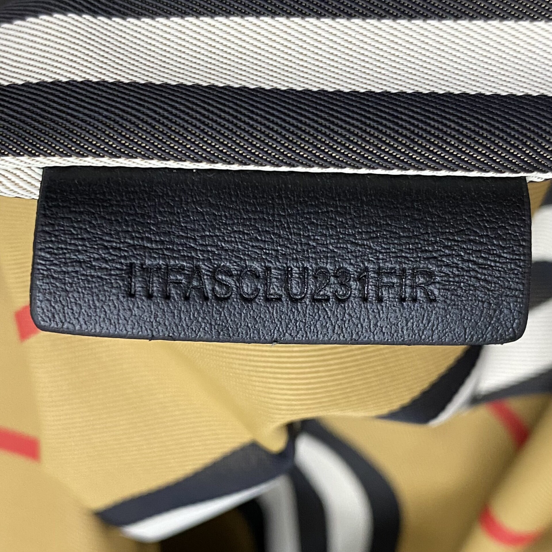 Bolsa Burberry Kingdom Preta