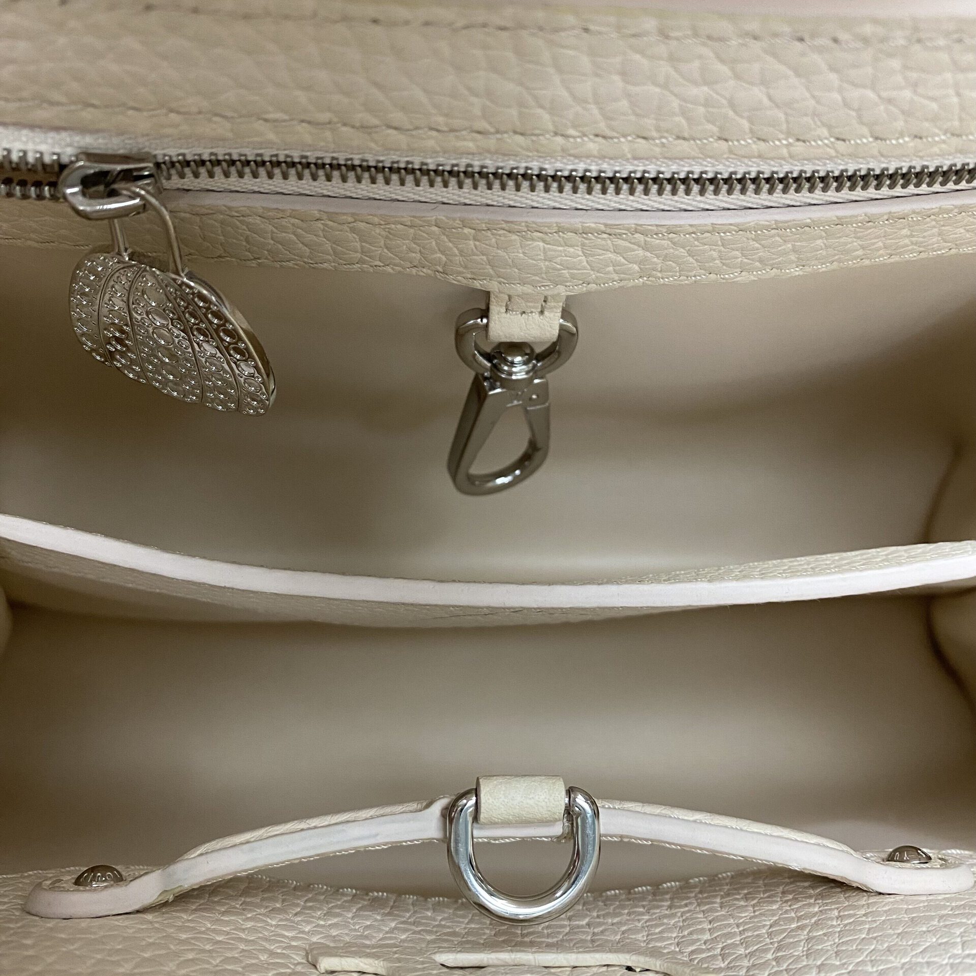 Bolsa Louis Vuitton X Yayoi Kusama Capucines BB