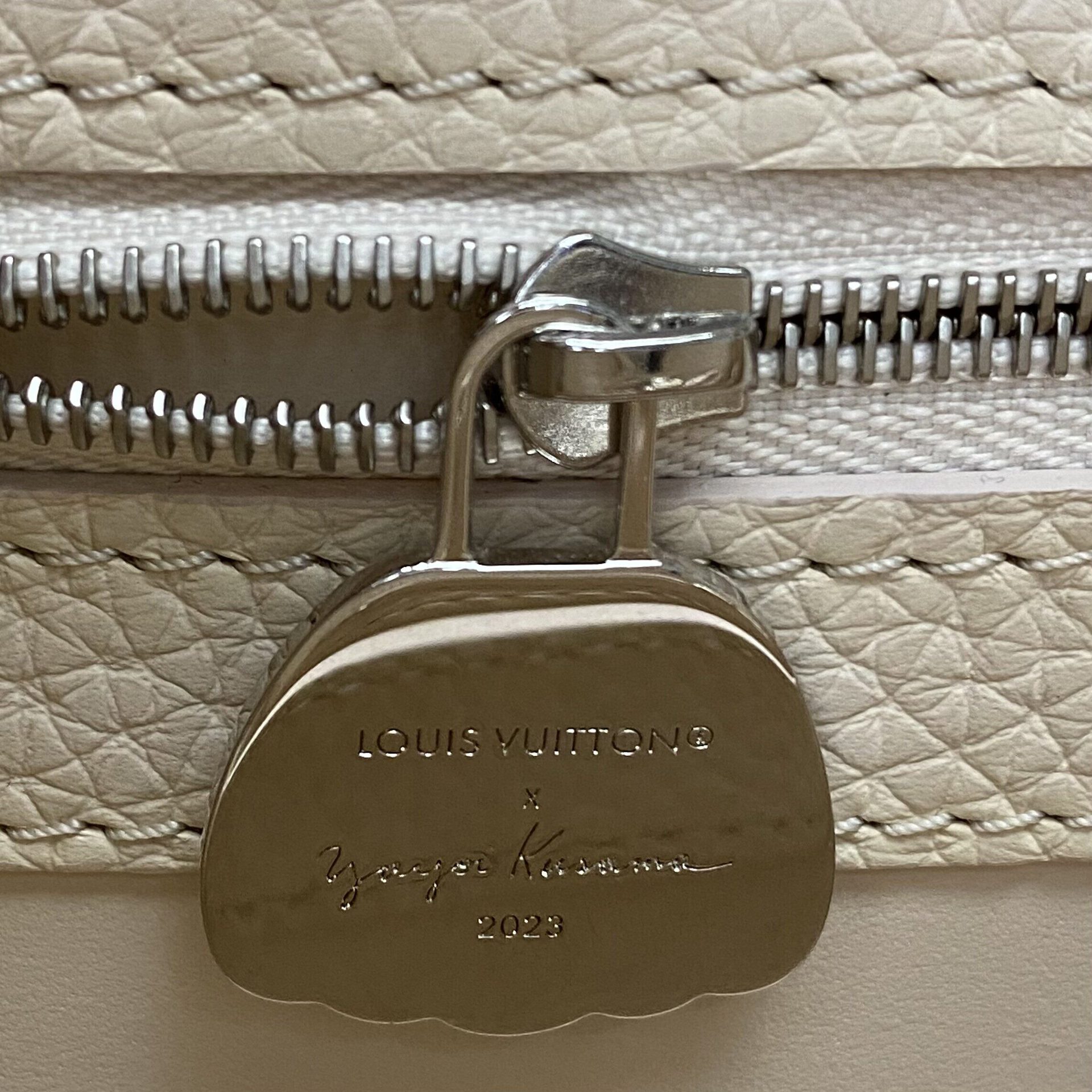 Bolsa Louis Vuitton X Yayoi Kusama Capucines BB