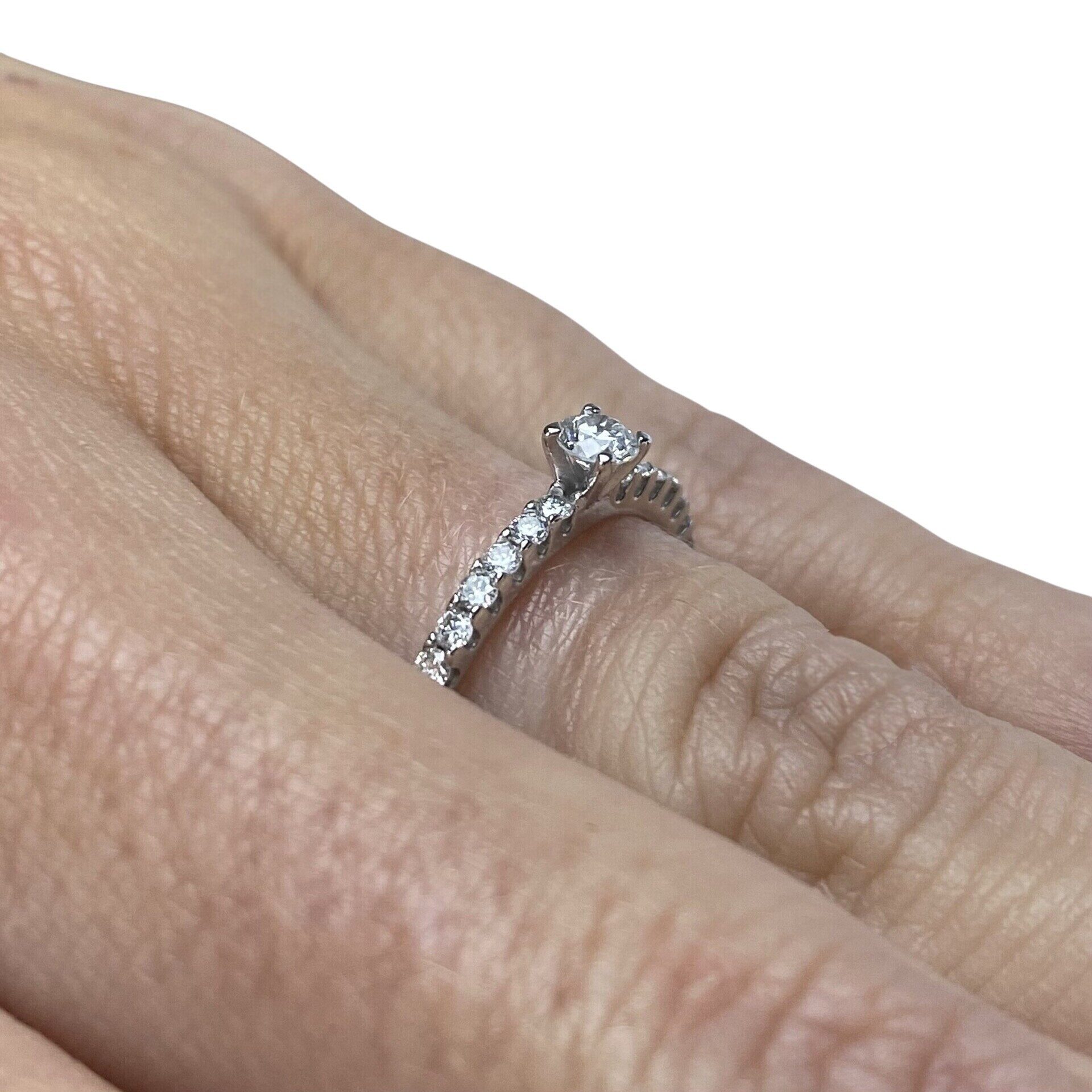 Anel Vivara Ouro Branco com Diamantes