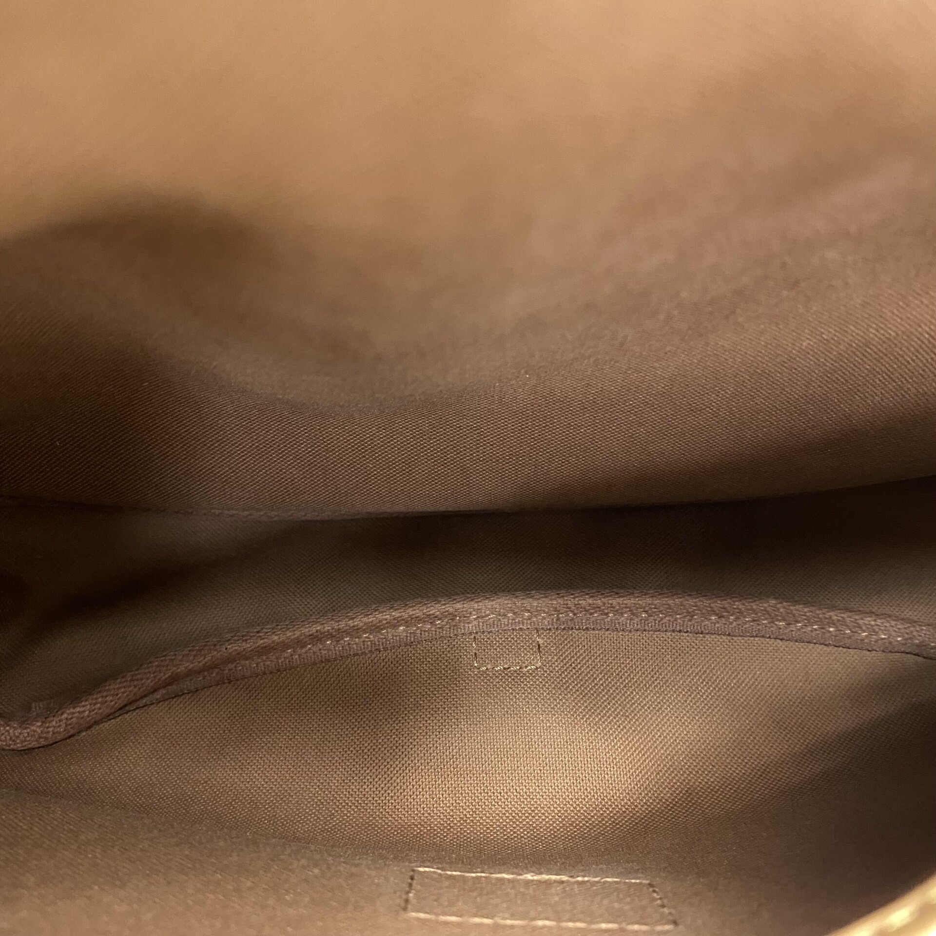 Bolsa Louis Vuitton Saumur Monograma