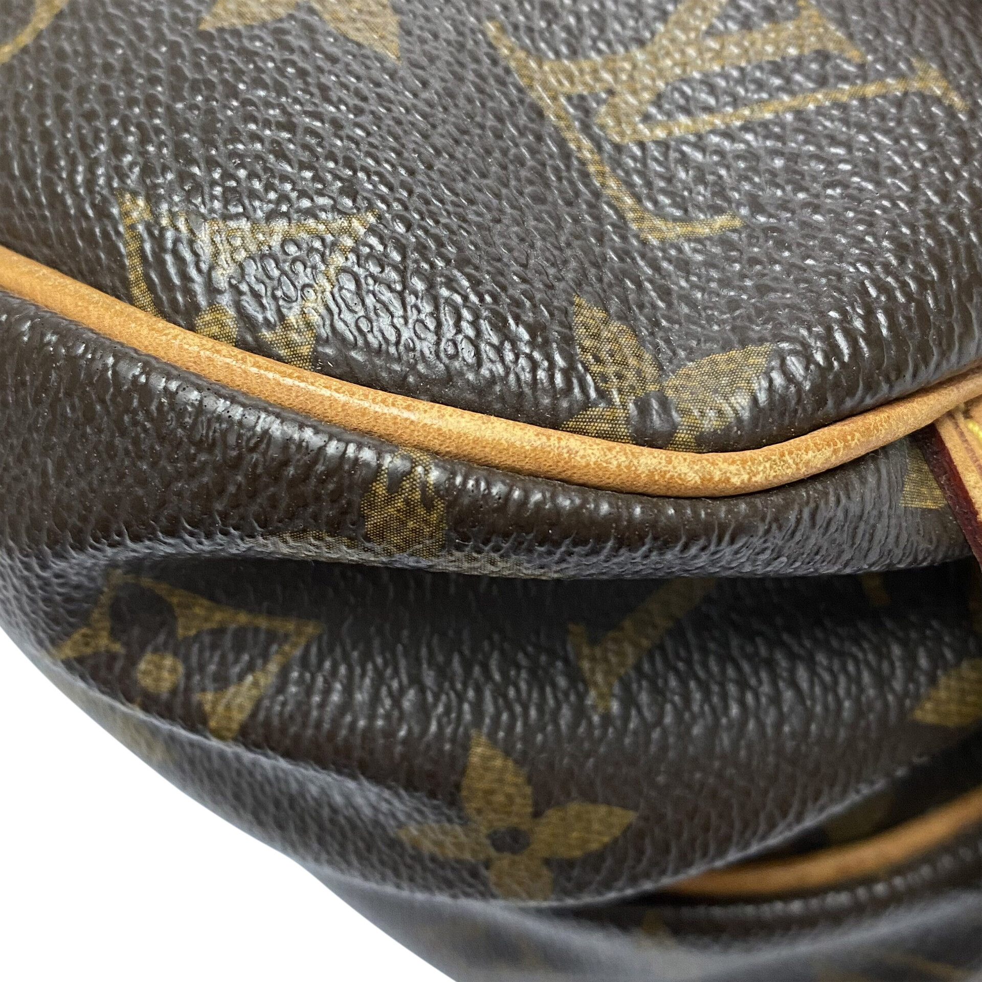 Bolsa Louis Vuitton Saumur Monograma