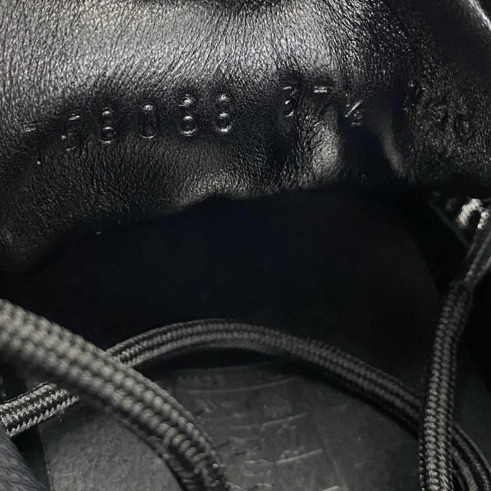 Tênis Gucci Run GG Crystais Preto