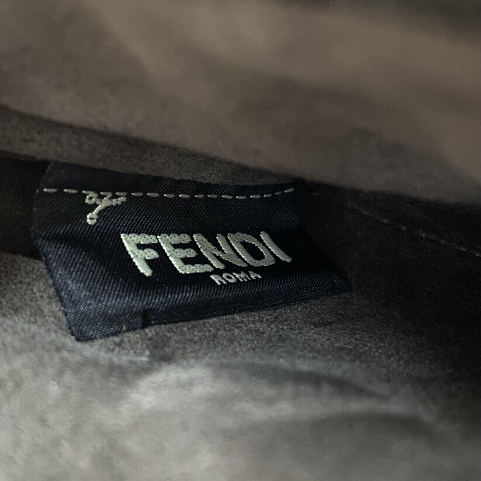 Bolsa Fendi Micro Peekaboo Off White