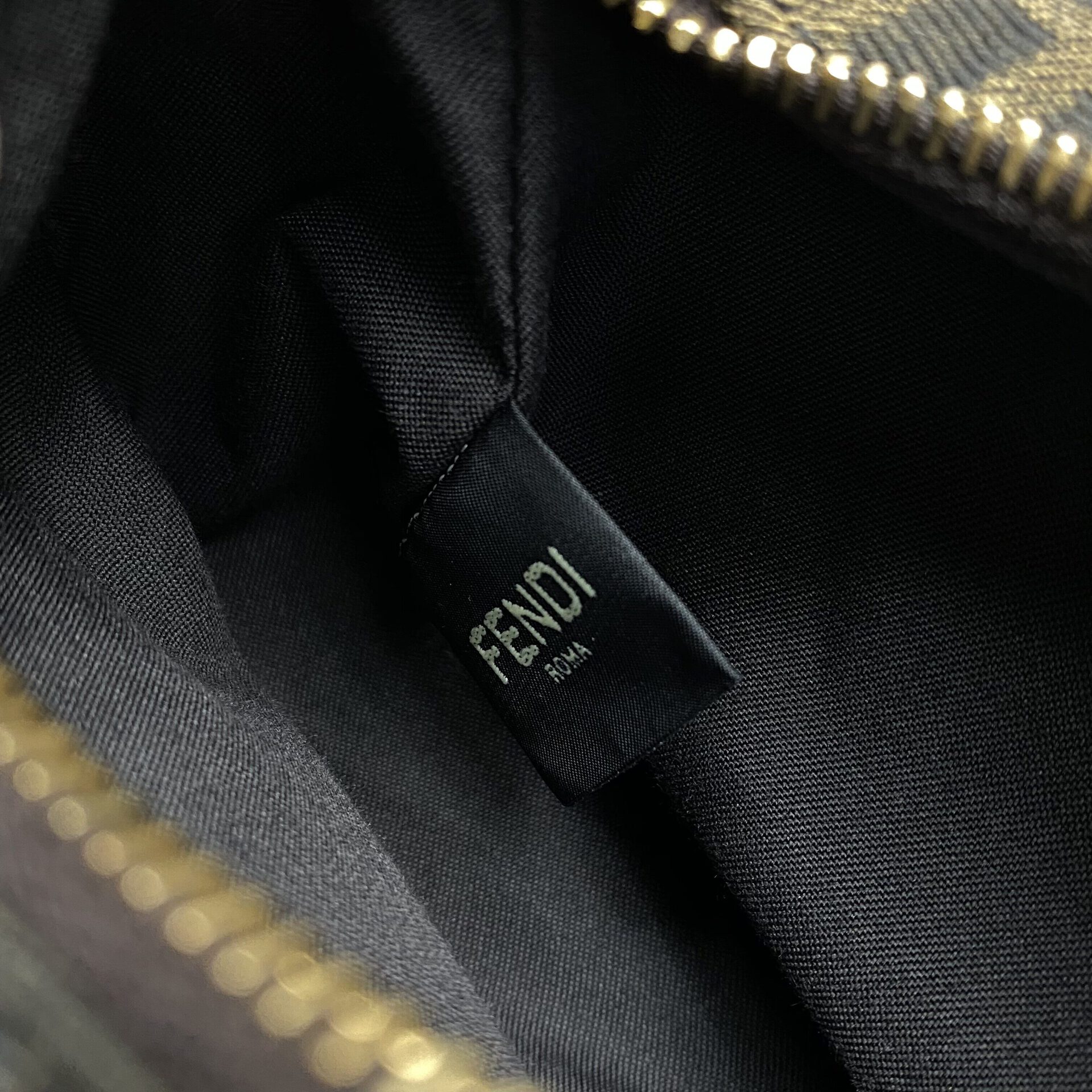 Bolsa Fendi Nano Fendigraphy Monograma