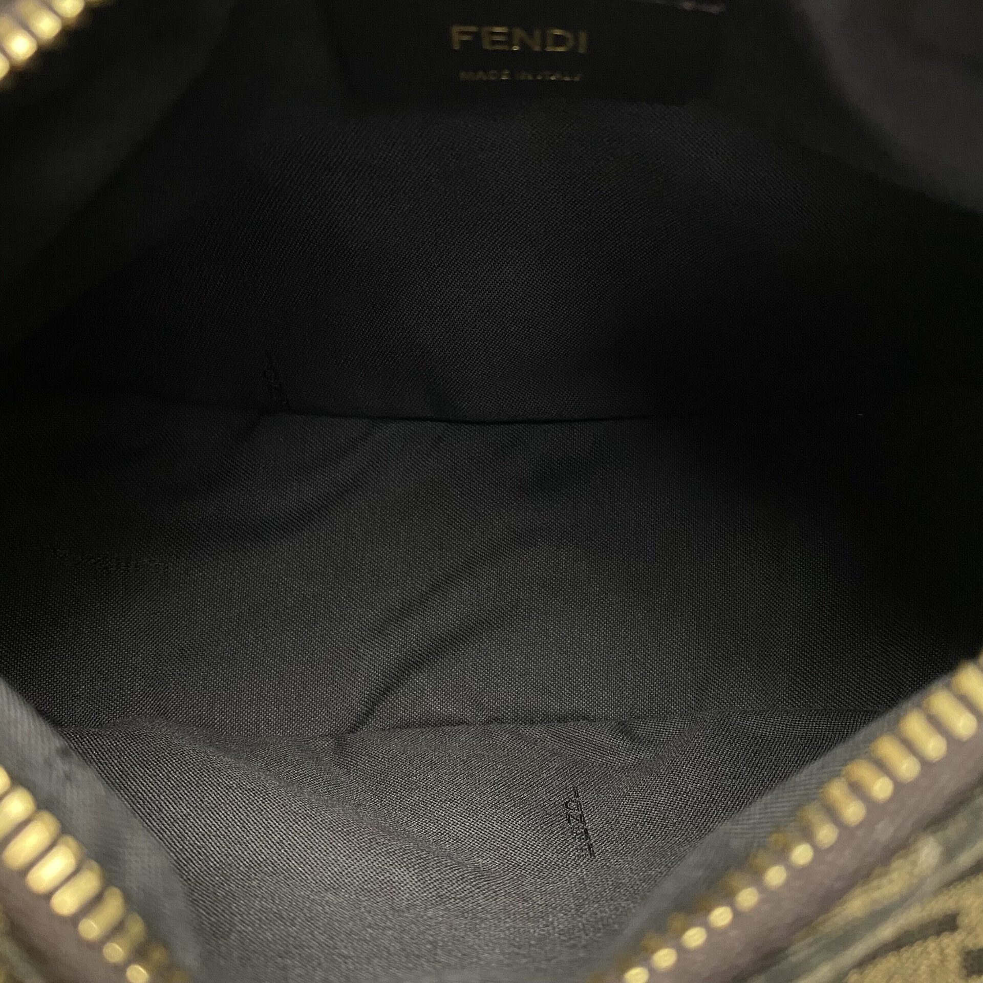 Bolsa Fendi Nano Fendigraphy Monograma