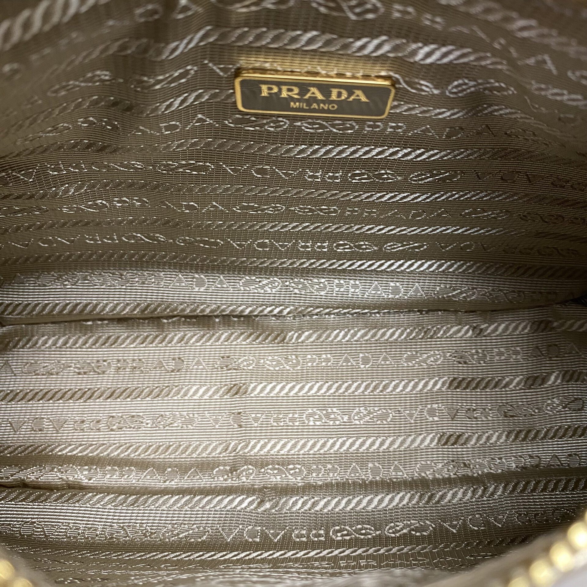 Bolsa Prada Re-Edition 2000