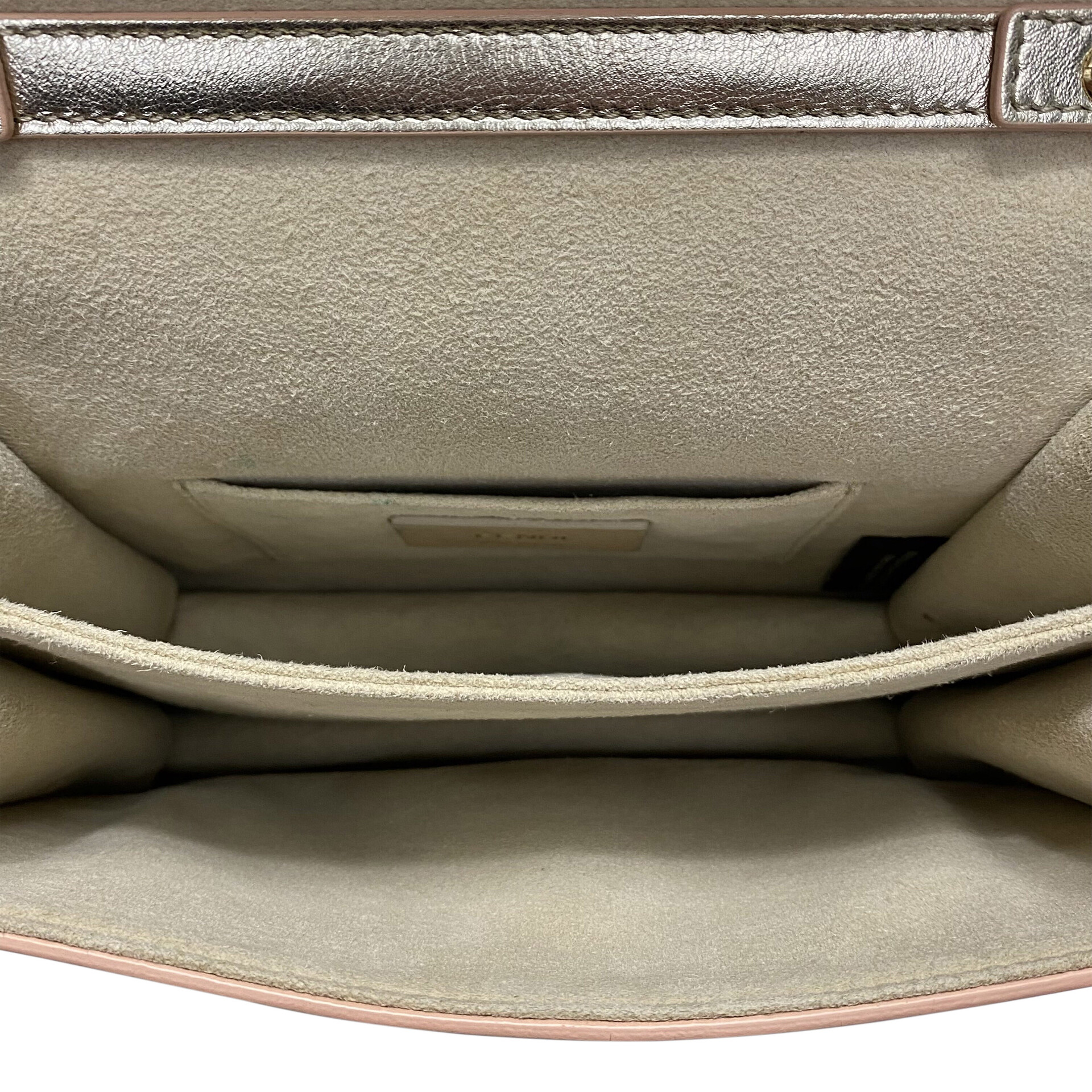 Bolsa Fendi Kan I Dourada