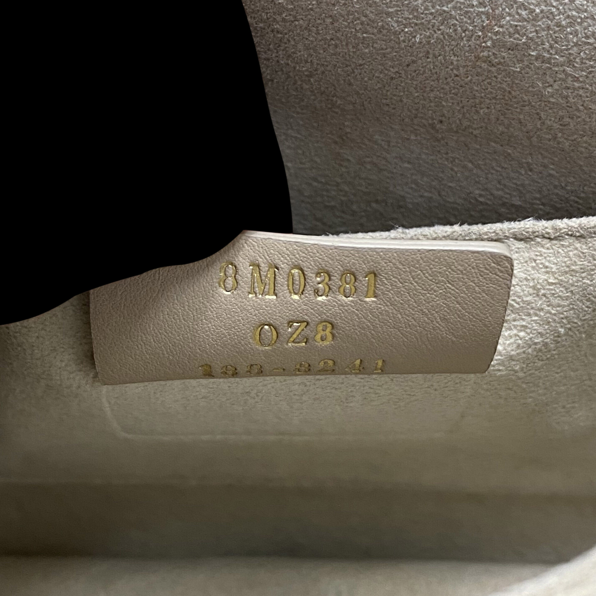 Bolsa Fendi Kan I Dourada